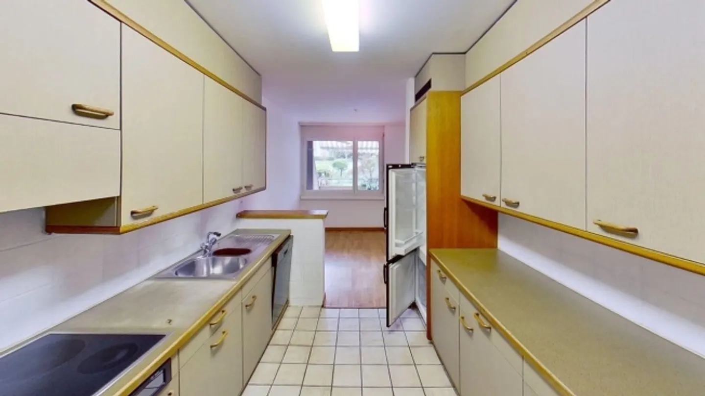 Spacious Living at Hegibachplatz in District 8 - Photo 5 of 11