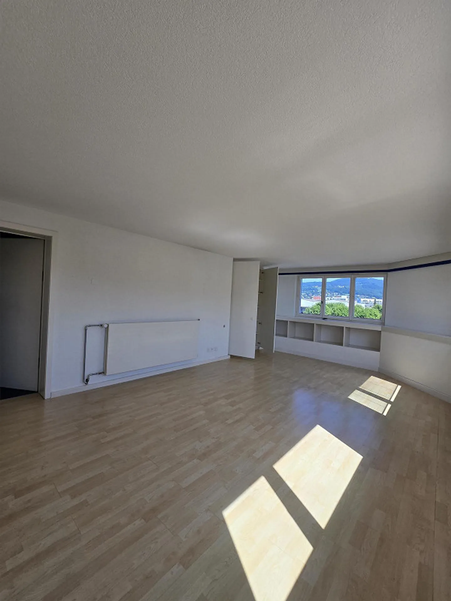 Espace de bureau dans un emplacement privilégié à Aesch - Photo 2 sur 2
