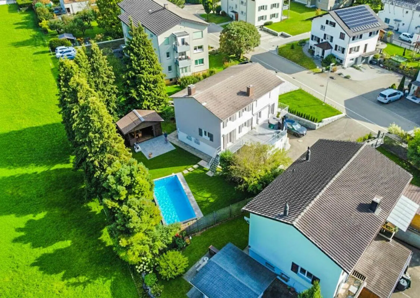 Casa unifamiliare in una posizione tranquilla e bella, adiacente a una zona agricola - Foto 1 di 14
