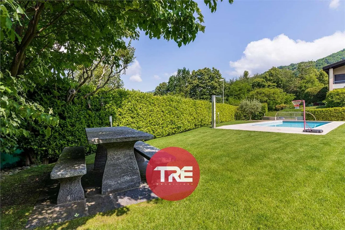 Grande villa con piscina - Foto 1 di 13