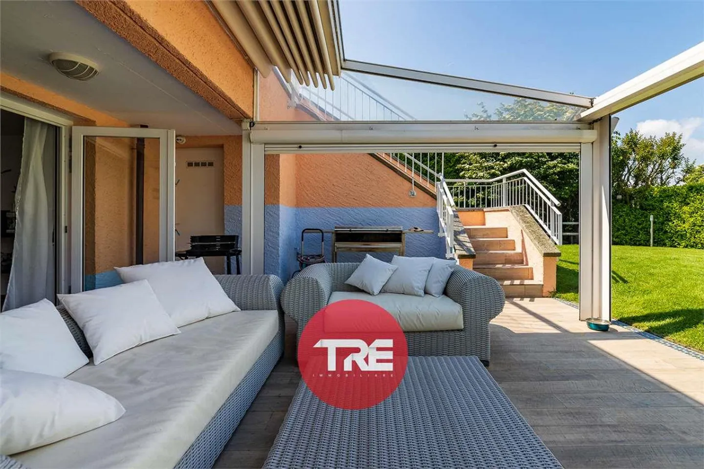 Grande villa con piscina - Foto 3 di 13