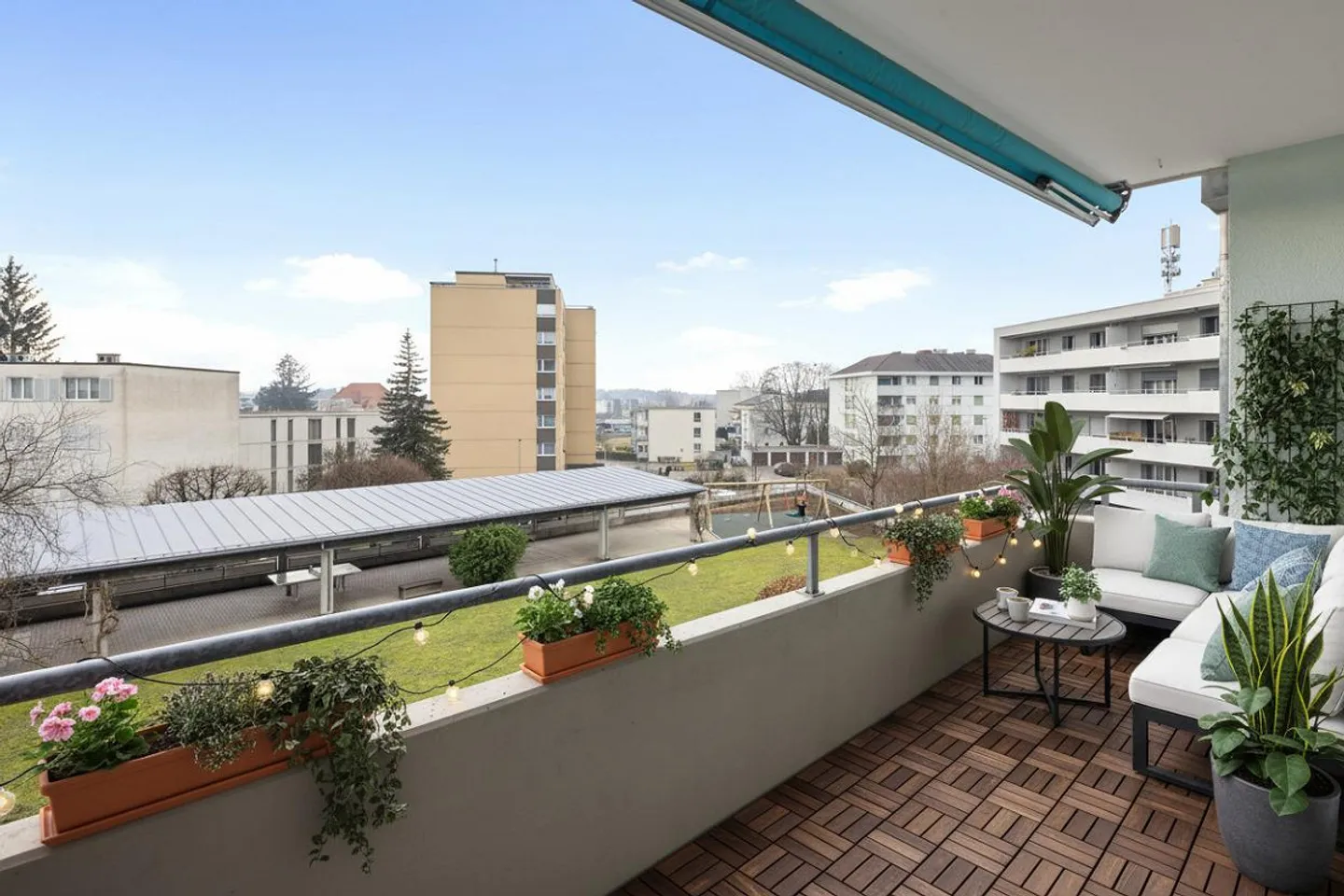 Lumière, Espace & Confort – Appartement avec Double Balcon - Photo 2 sur 4