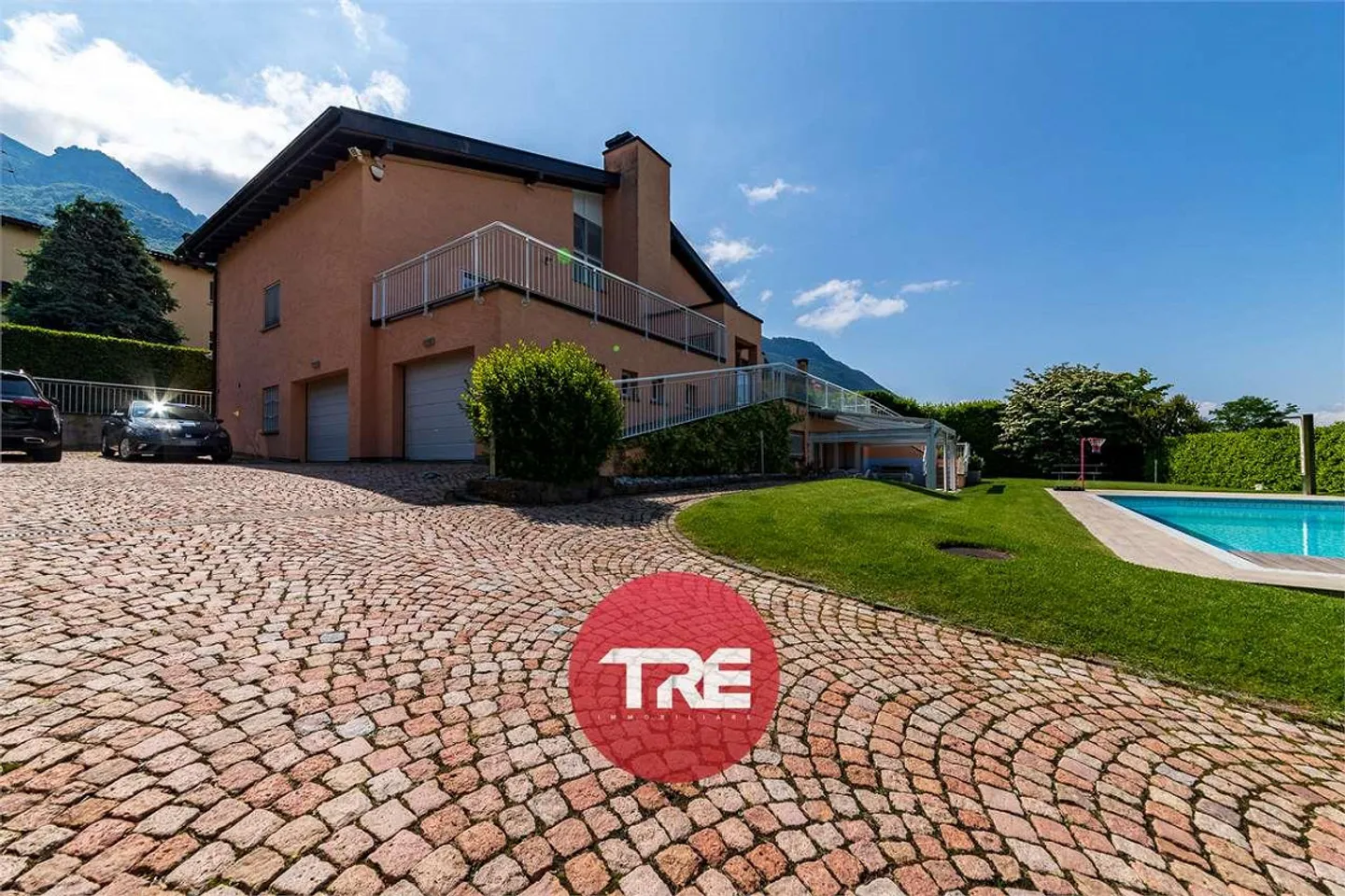 Grande villa con piscina - Foto 4 di 13