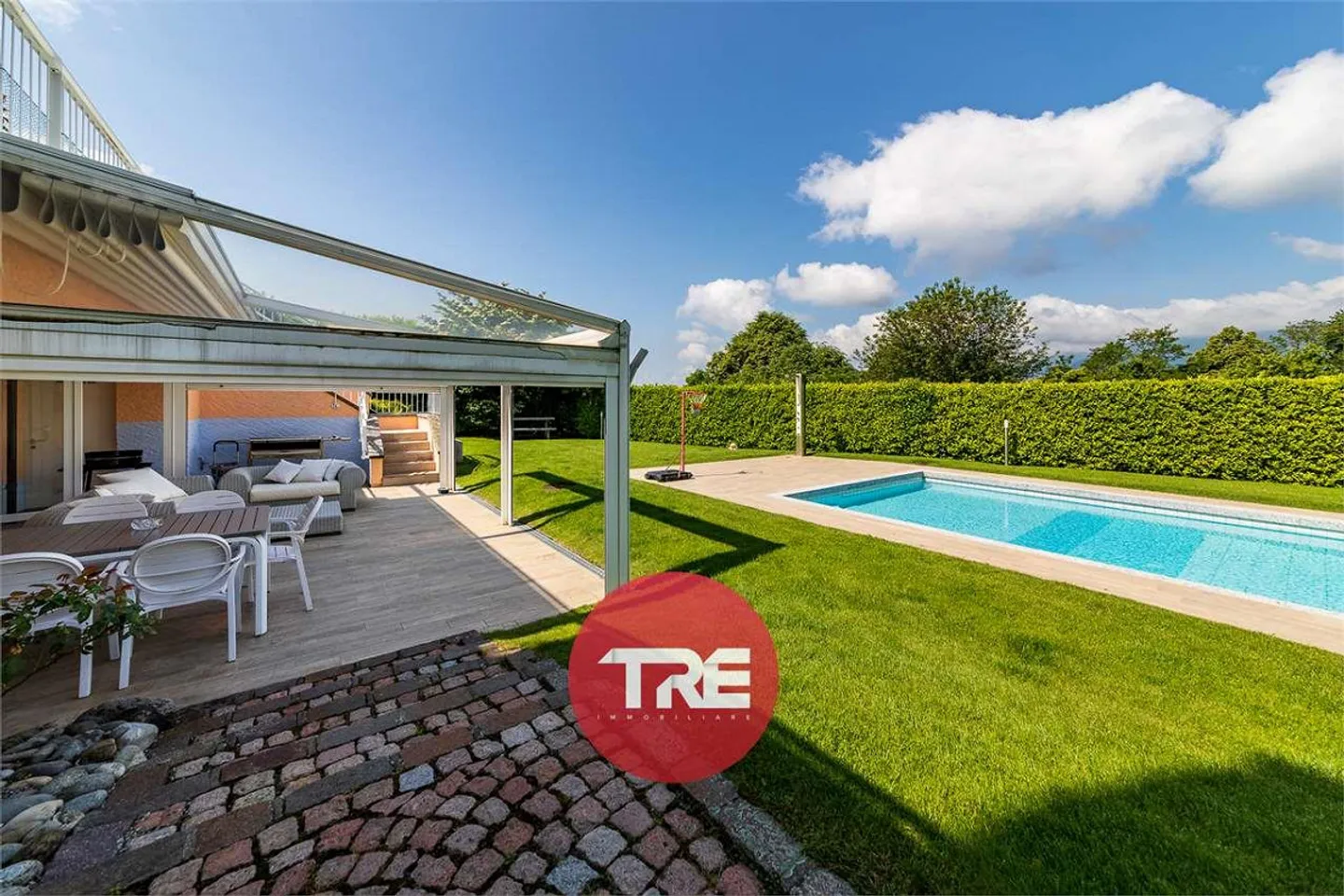 Grande villa con piscina - Foto 2 di 13