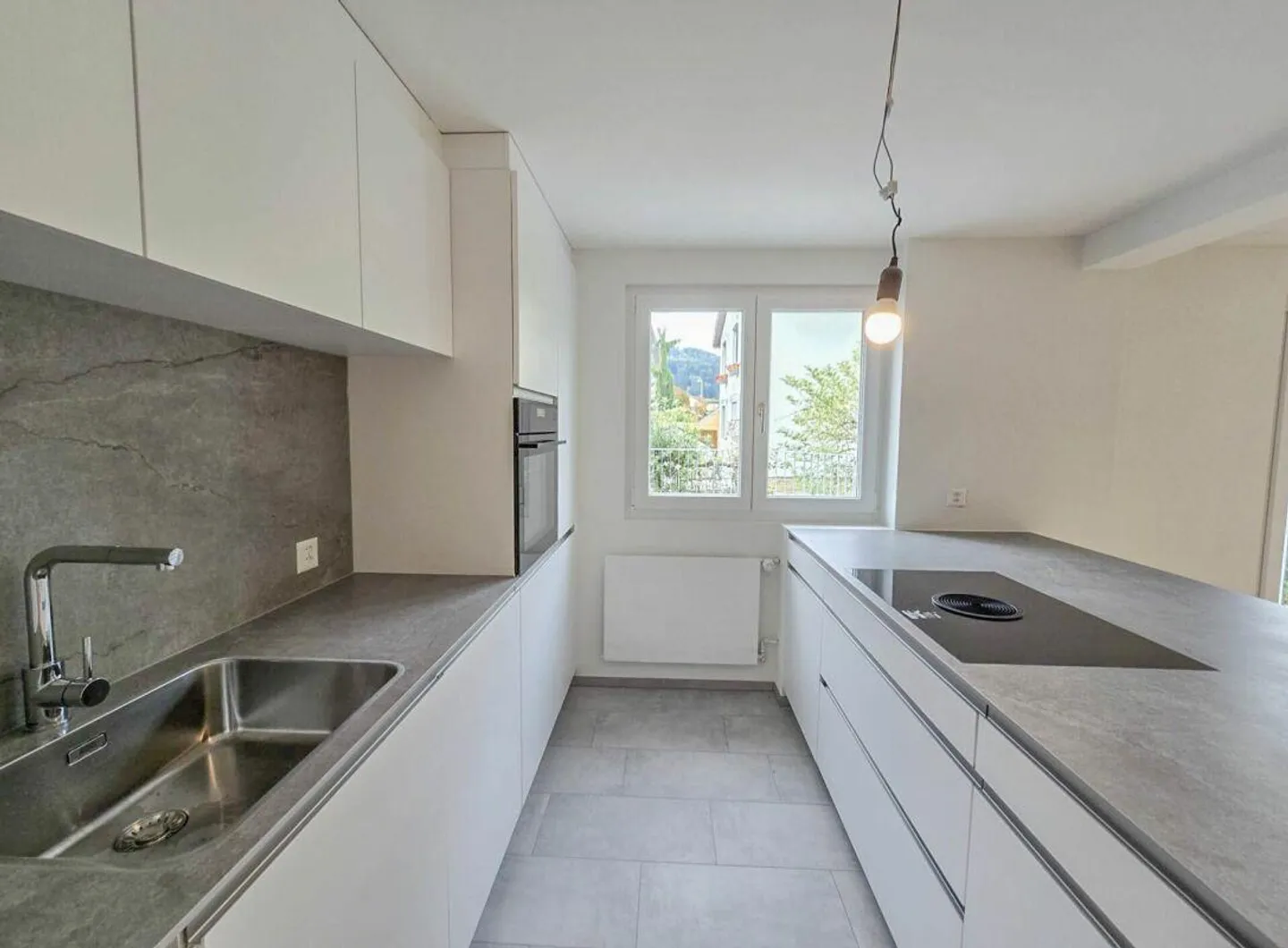 Casa unifamiliare in una posizione tranquilla e bella, adiacente a una zona agricola - Foto 8 di 14
