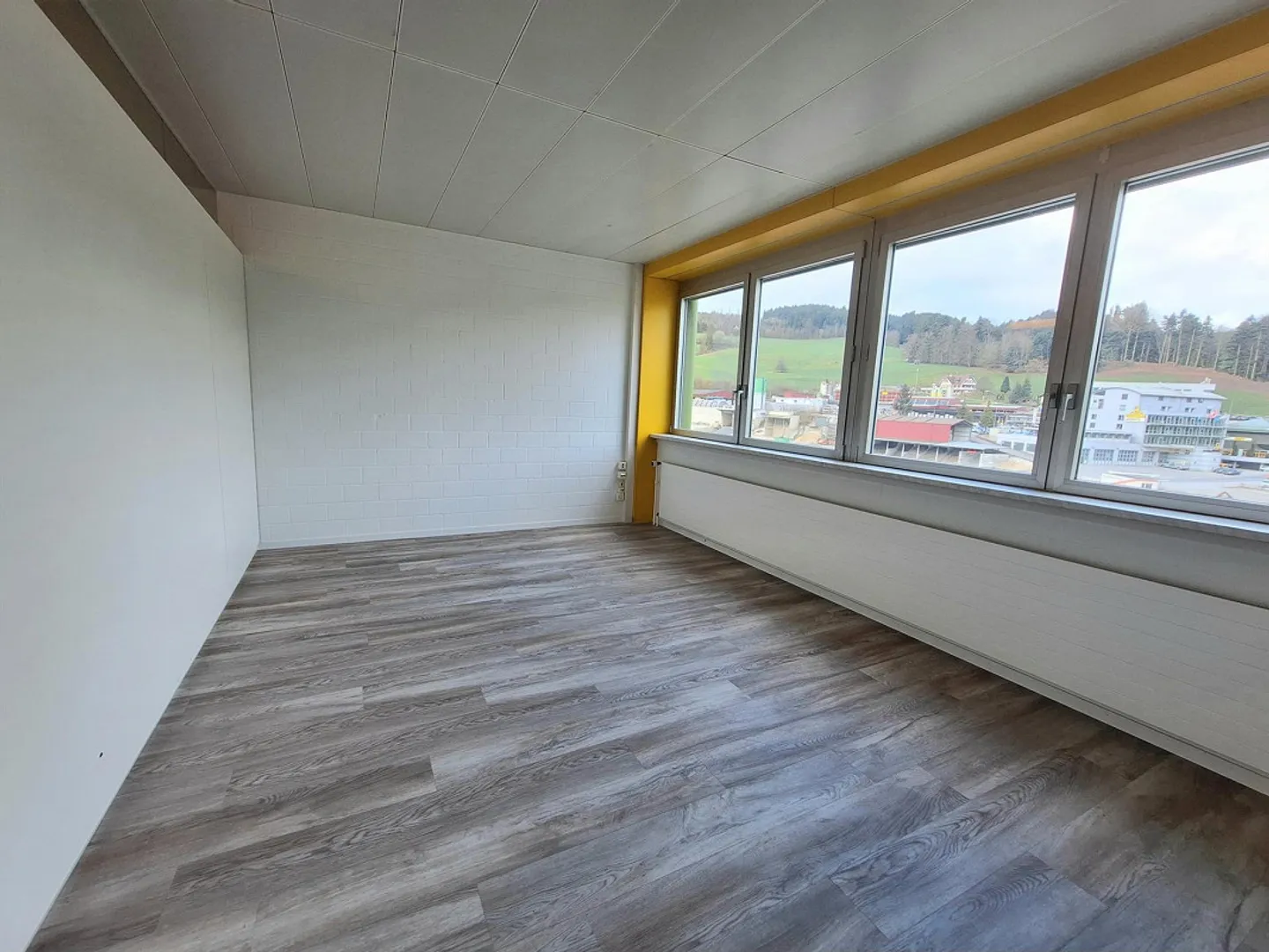 110 m2 Office + 45 m2 Studio - Photo 2 of 5