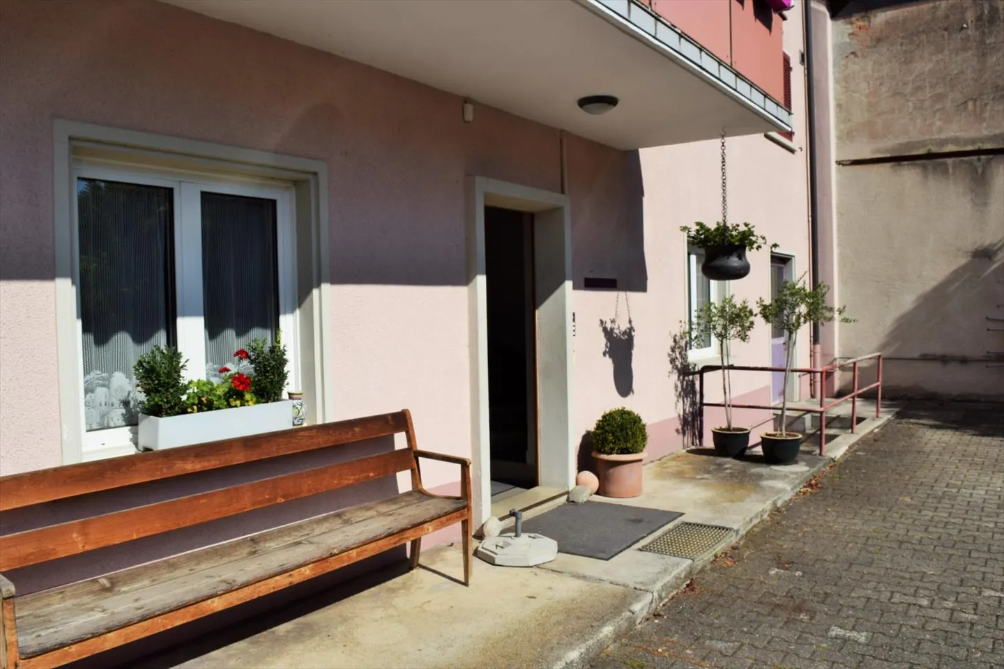 Mixed-use building - Photo 3 of 13