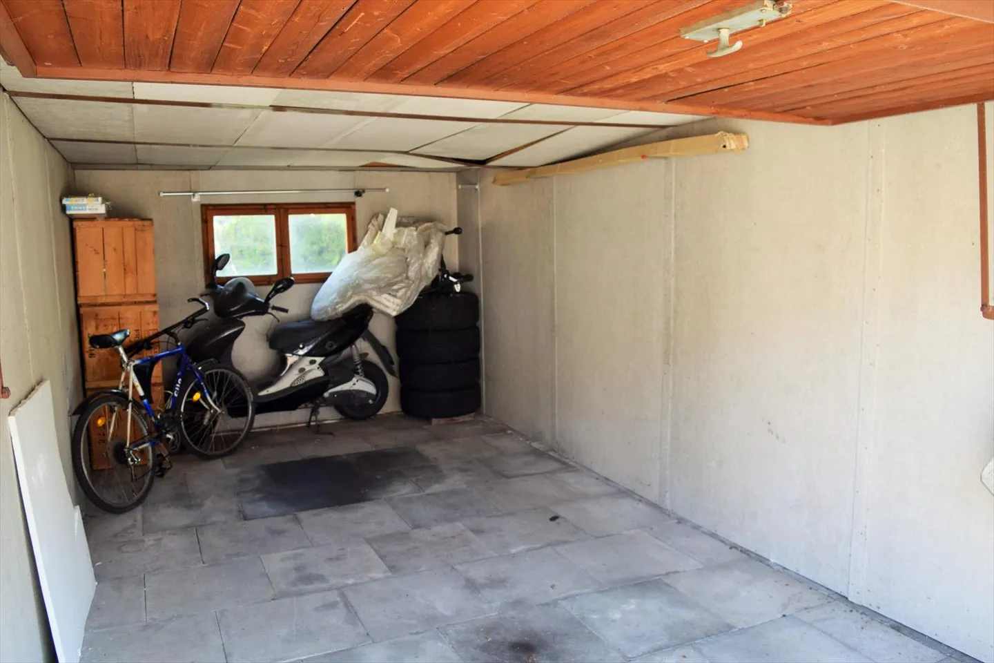 Mixed-use building - Photo 8 of 13