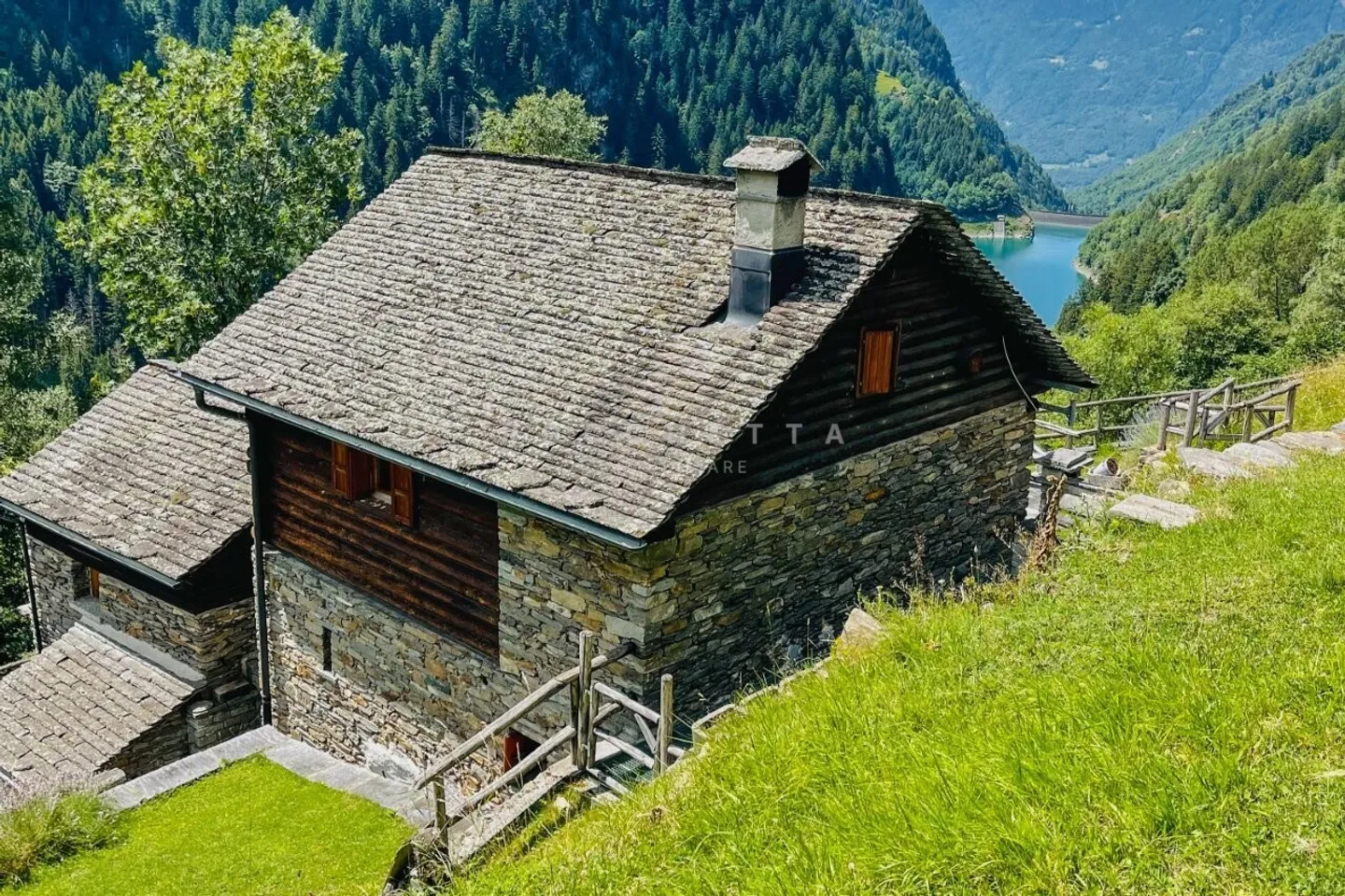 Wunderschönes Rustico mit Panoramablick auf den Malvaglia-See - Foto 2 von 9