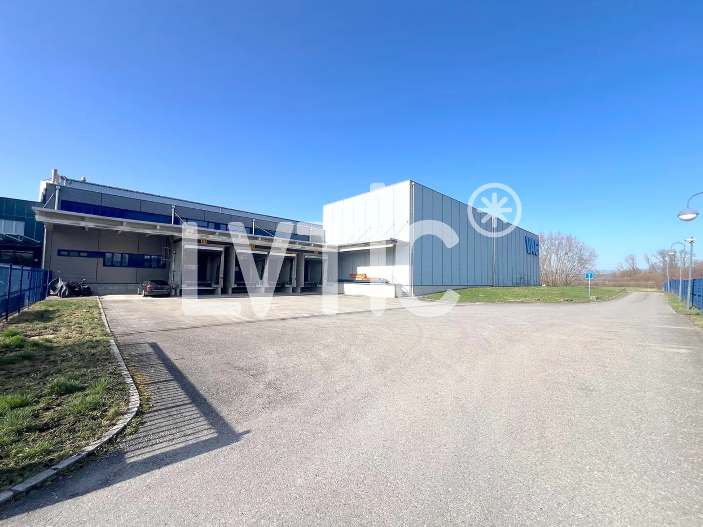 Logistikhalle und Büros von 7200 m2 teilbar zur Miete in Avenches - Foto 4 von 11
