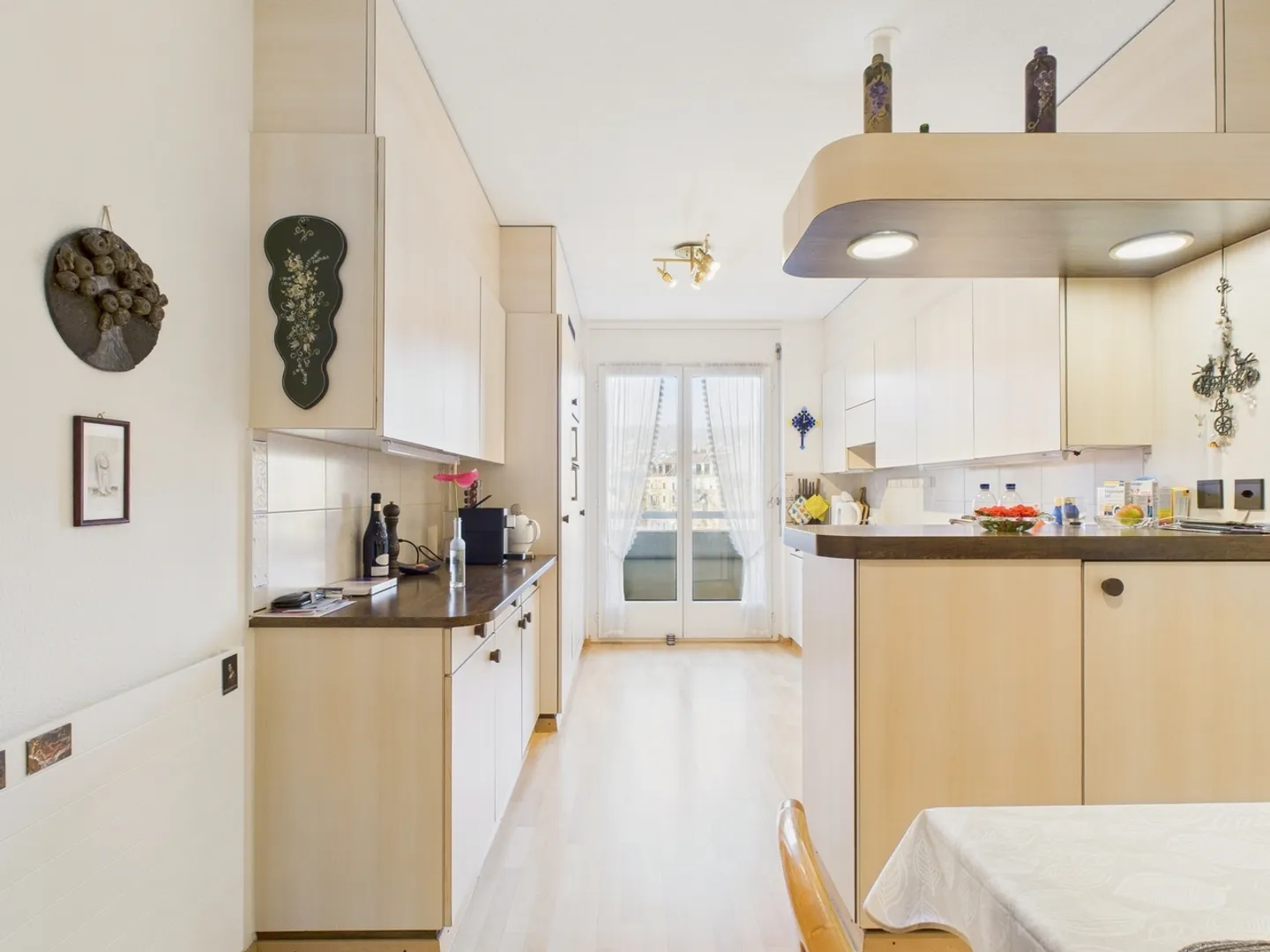 Appartamento elegante di 3,5 stanze in diritto di costruzione nel cuore di Zurigo - Foto 2 di 10