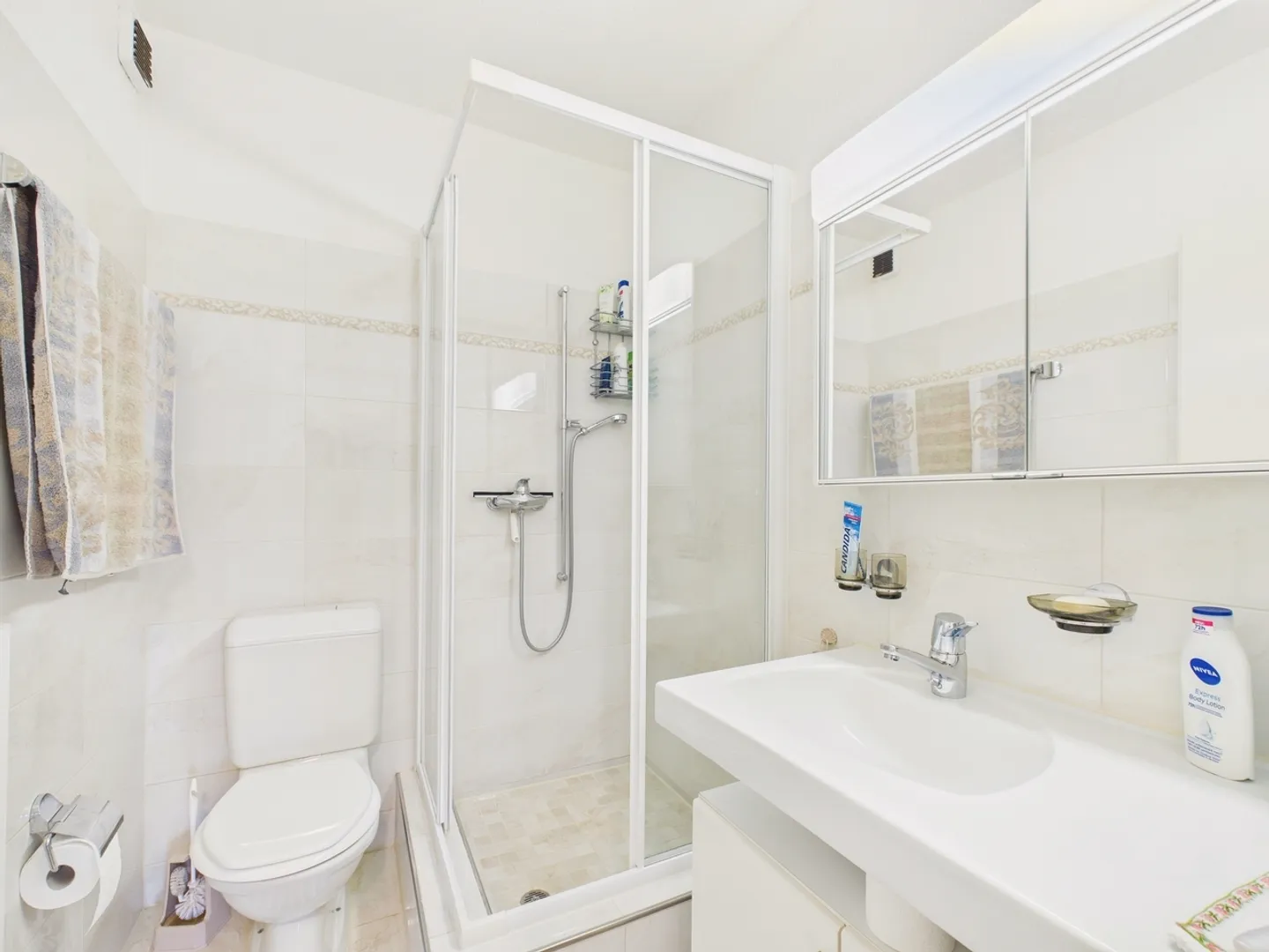 Appartamento elegante di 3,5 stanze in diritto di costruzione nel cuore di Zurigo - Foto 6 di 10