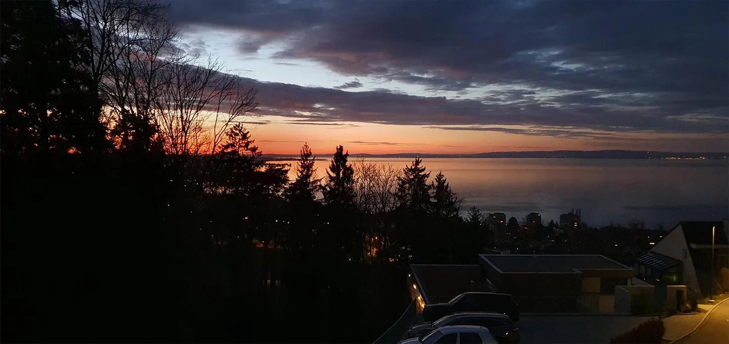 A small detached house with stunning lake view - Photo 1 of 10