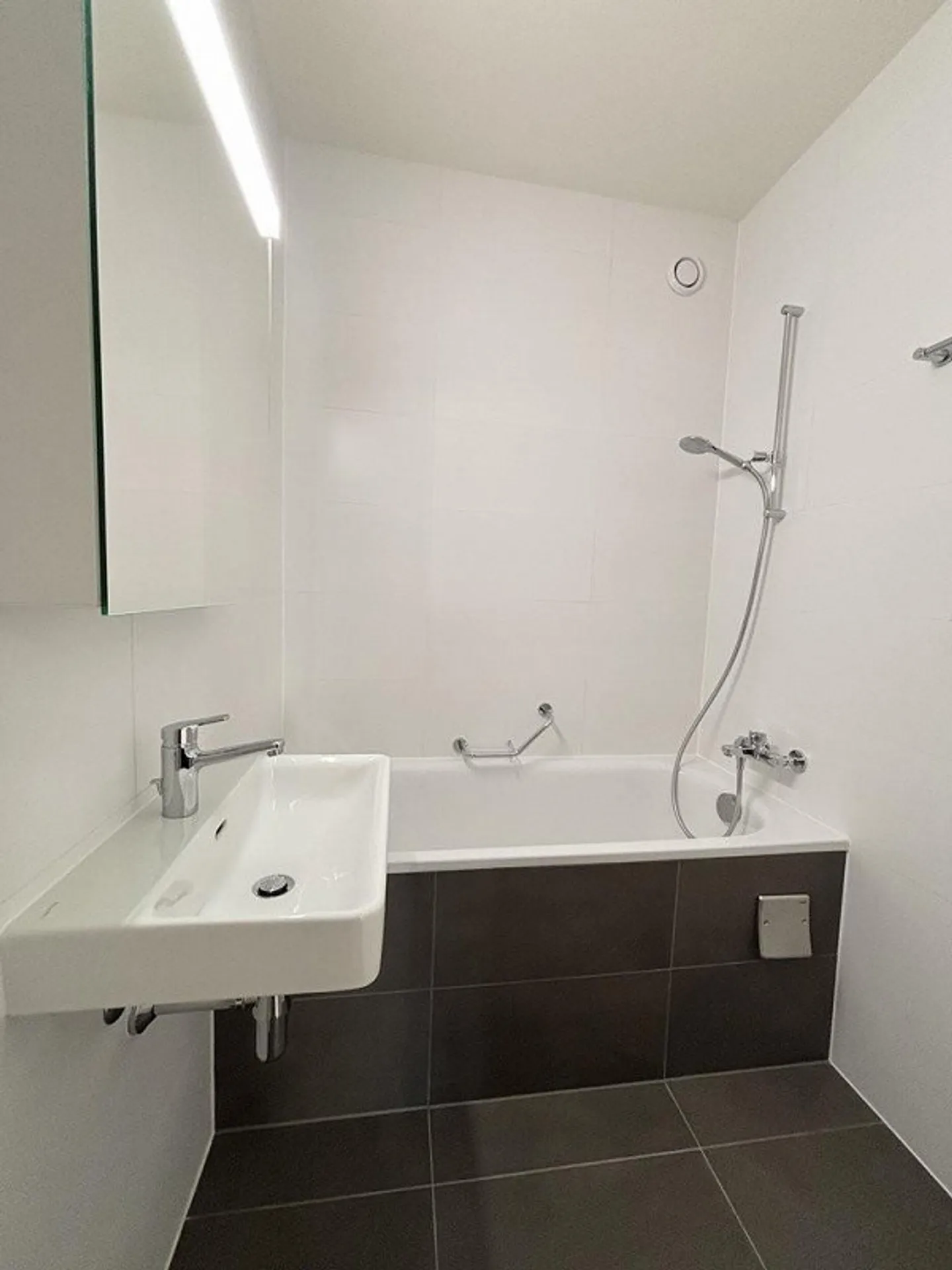 Beautiful 4-room apartment in Servette - Photo 7 of 8