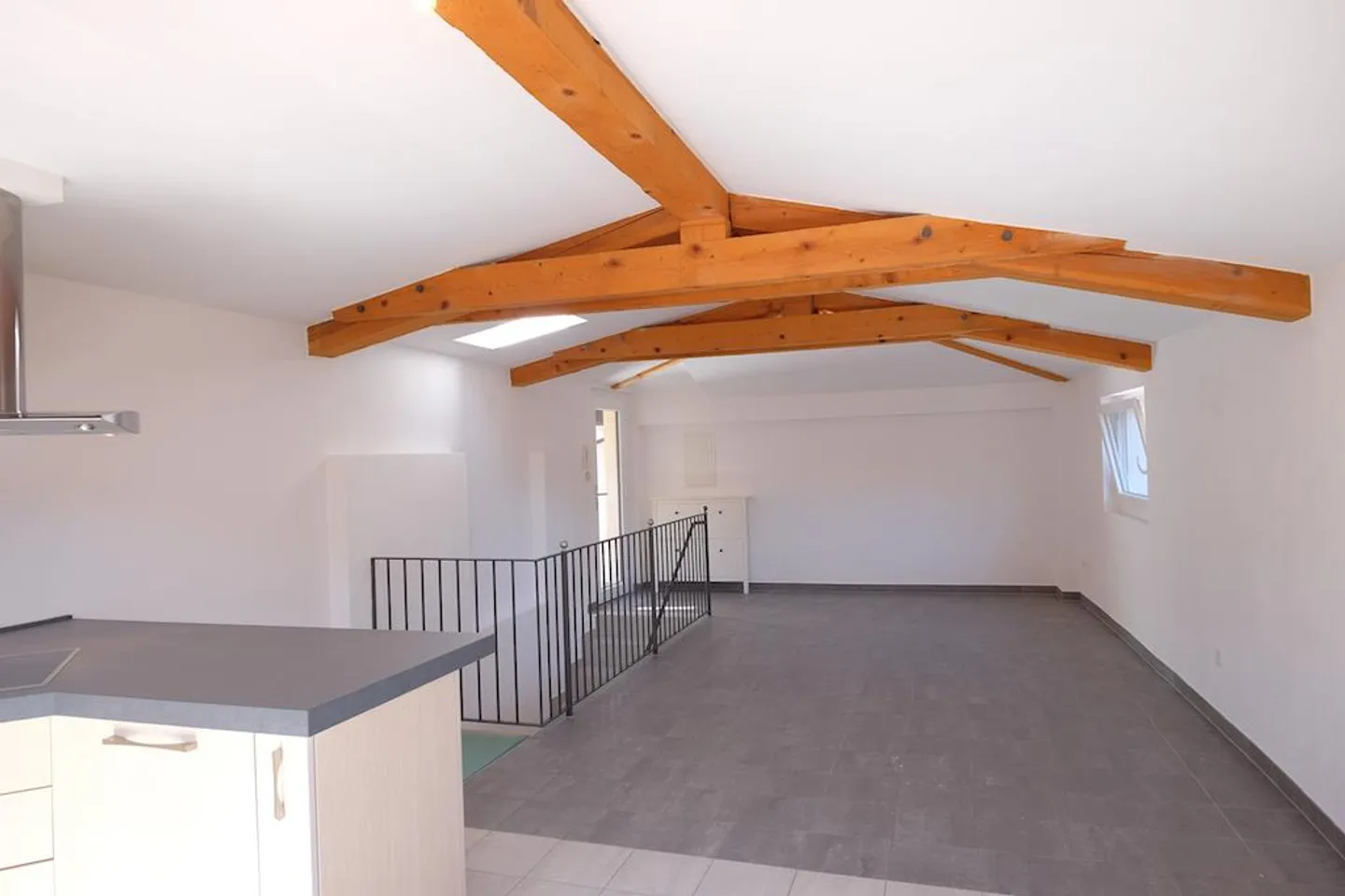Bright 3.5 Room Duplex in the Historic Center of Caslano - Photo 7 of 12