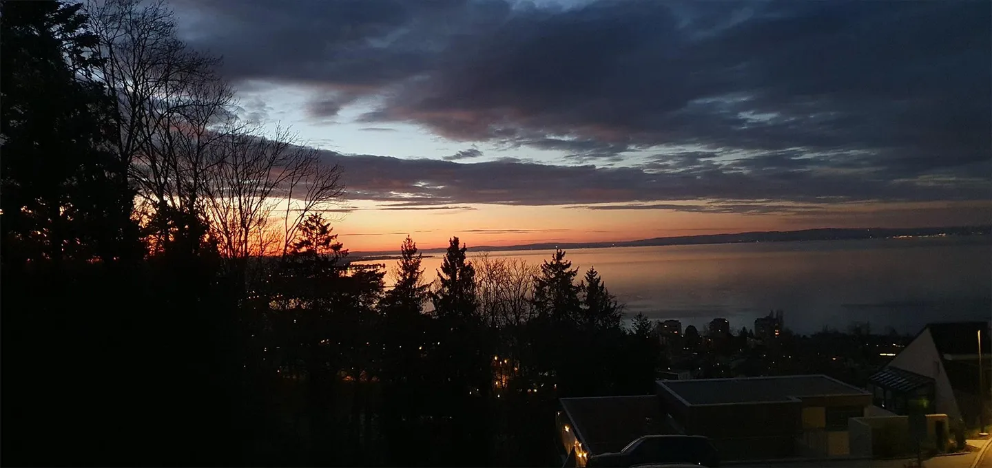 A small detached house with stunning lake view - Photo 2 of 10
