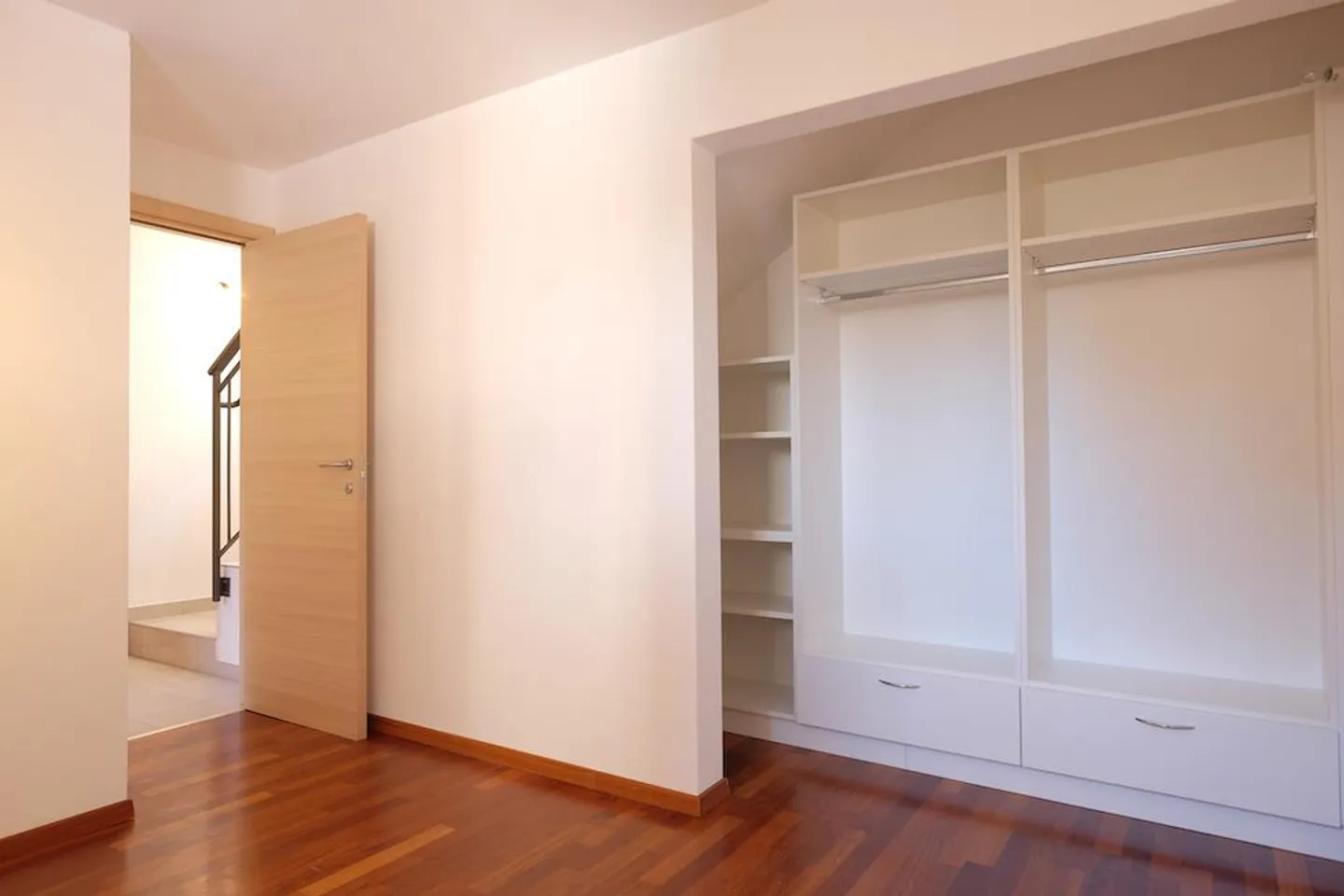 Bright 3.5 Room Duplex in the Historic Center of Caslano - Photo 8 of 12