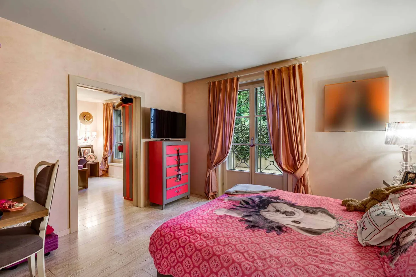 Superbo appartamento ristrutturato con terrazza e giardino in una residenza di lusso - Foto 5 di 7