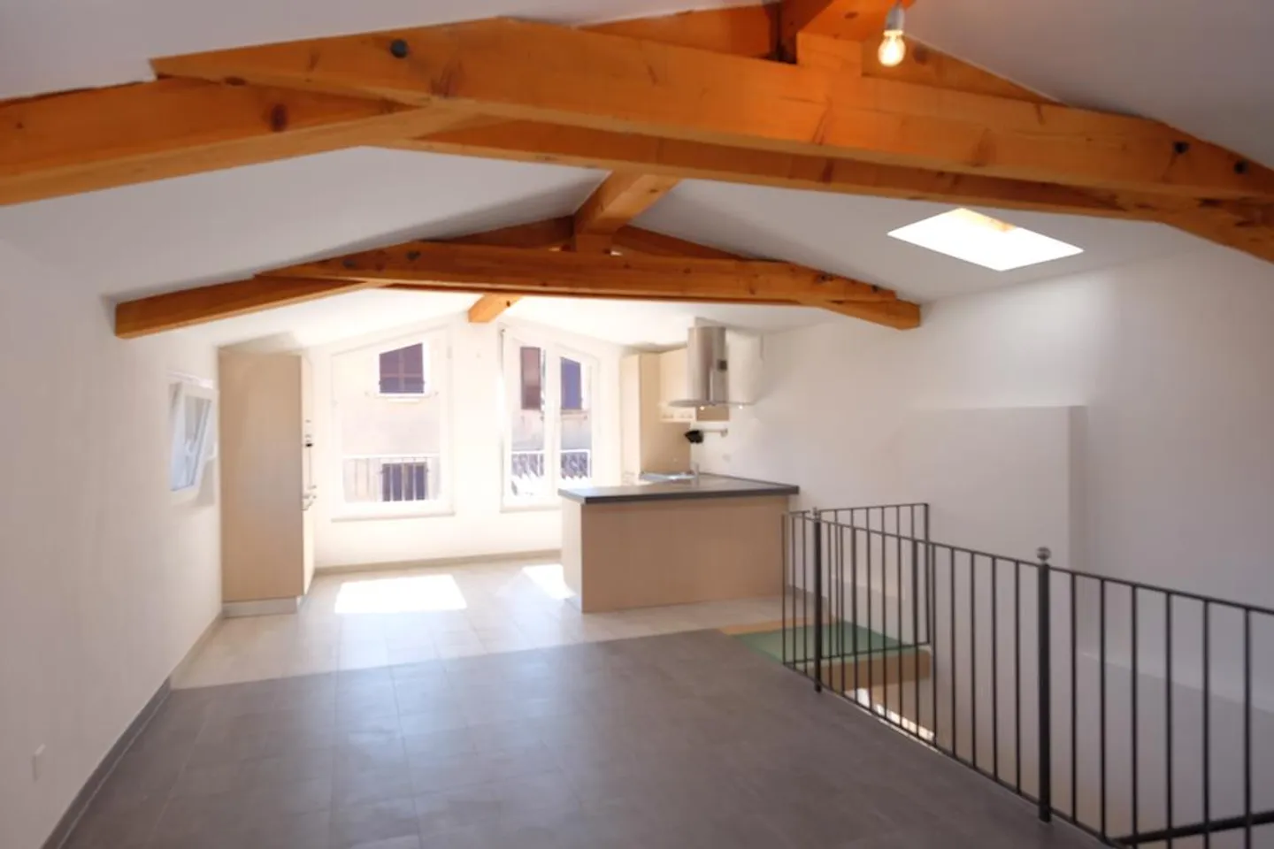Bright 3.5 Room Duplex in the Historic Center of Caslano - Photo 4 of 12