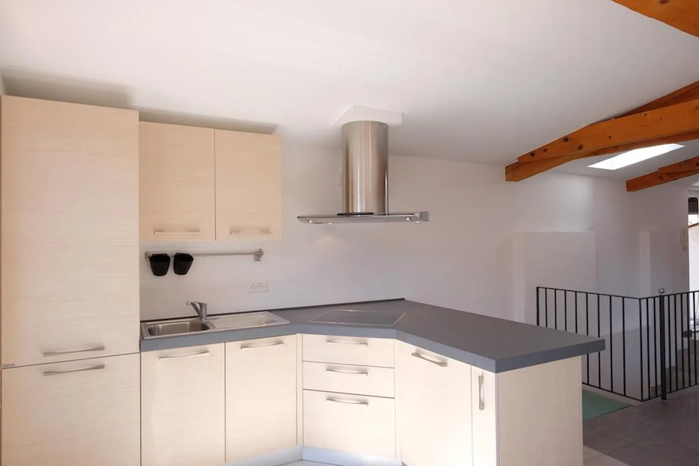 Bright 3.5 Room Duplex in the Historic Center of Caslano - Photo 5 of 12