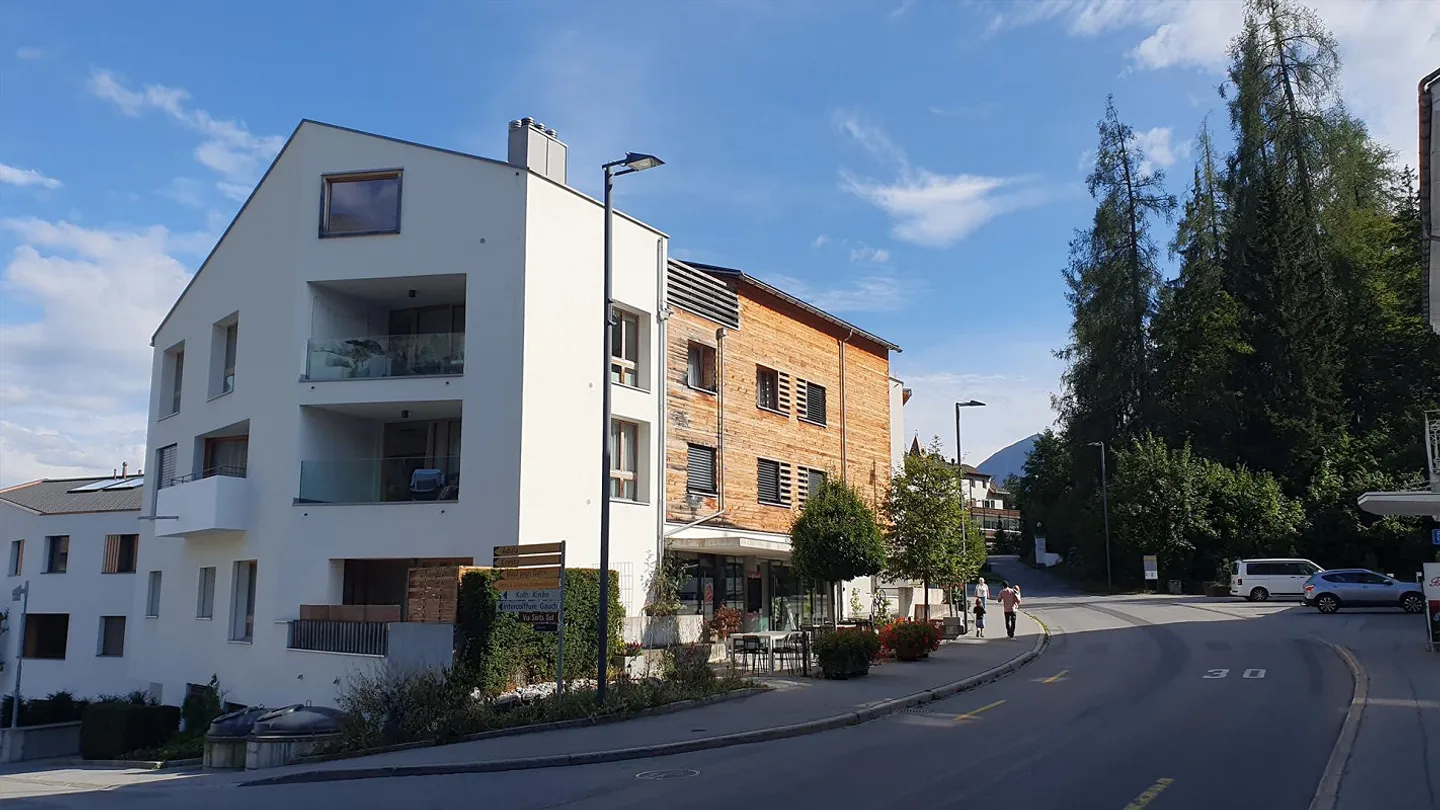 Spazio commerciale/Ufficio/Spazio espositivo nel cuore di Flims Waldhaus - Foto 2 di 3