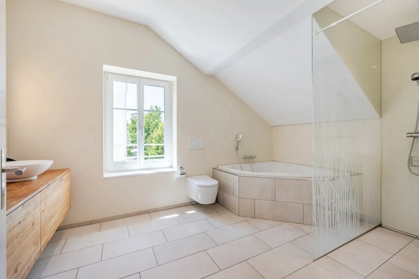 Freiraum für die Familie - freistehendes 5.5-Zimmer Einfamilienhaus in der Stadt St. Gallen - Foto 10 von 13