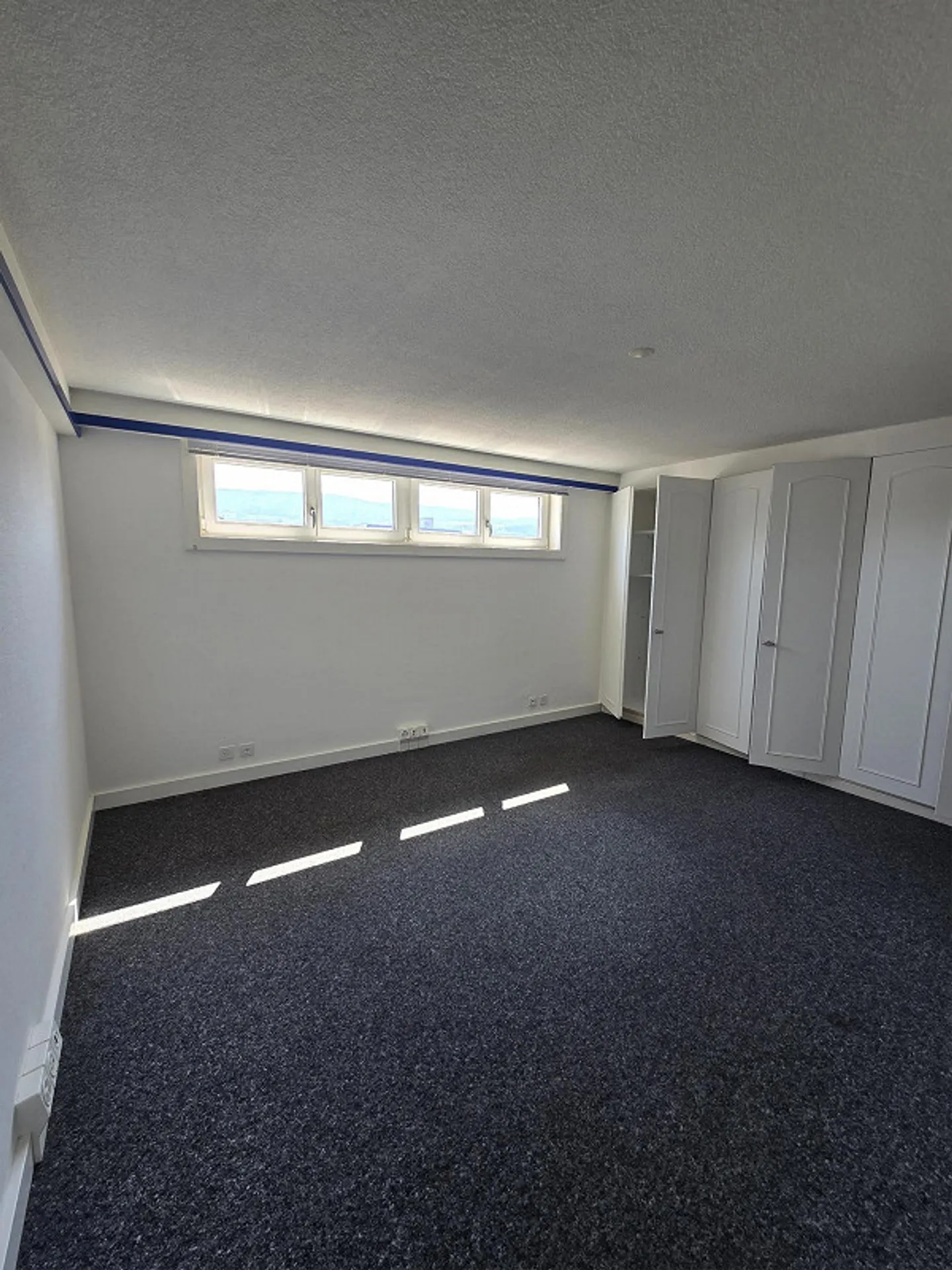 Espace de bureau dans un emplacement privilégié à Aesch - Photo 2 sur 3