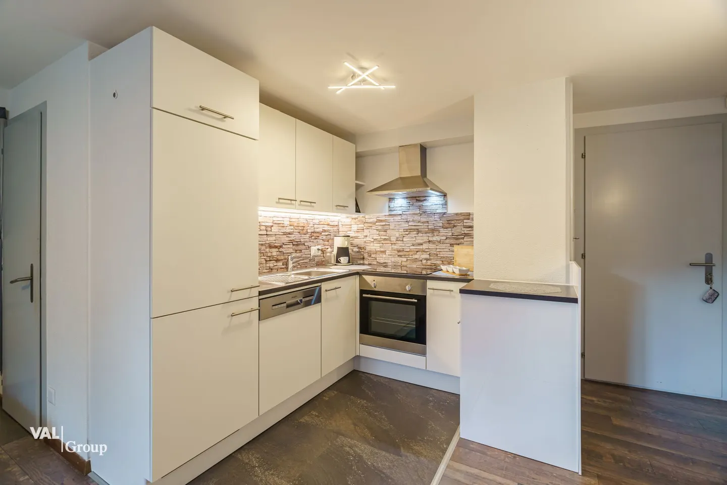 Cozy Home with Mountain View: Apartment in the Heart of Glis - Photo 4 of 11