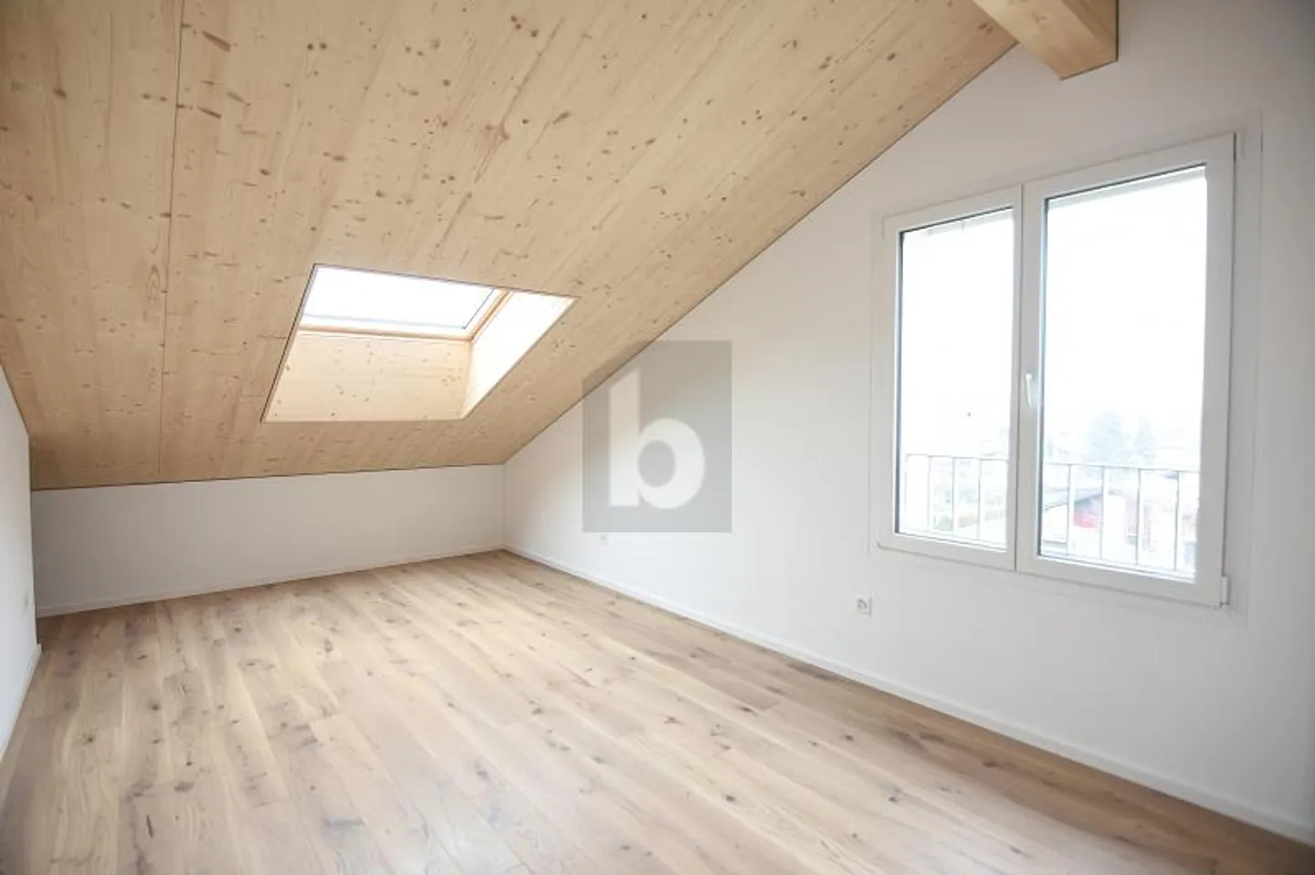 Top Floor 2.5 Rooms - Photo 4 of 6