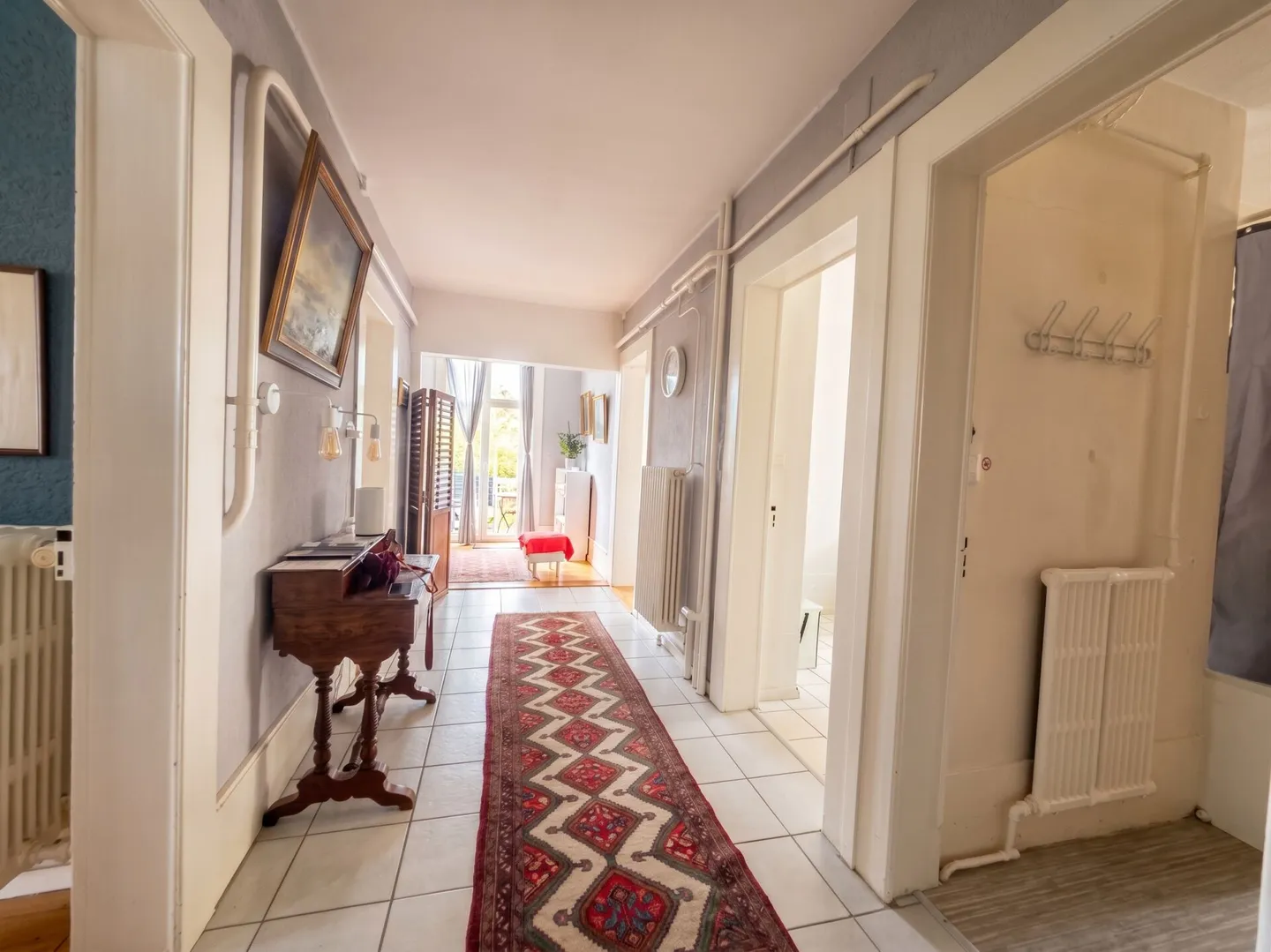 Charmante 3,5-Zimmer-Wohnung in Locle - Ideal für Wohnen oder Mietinvestition / schlüsselfertiges Airbnb - Foto 3 von 6