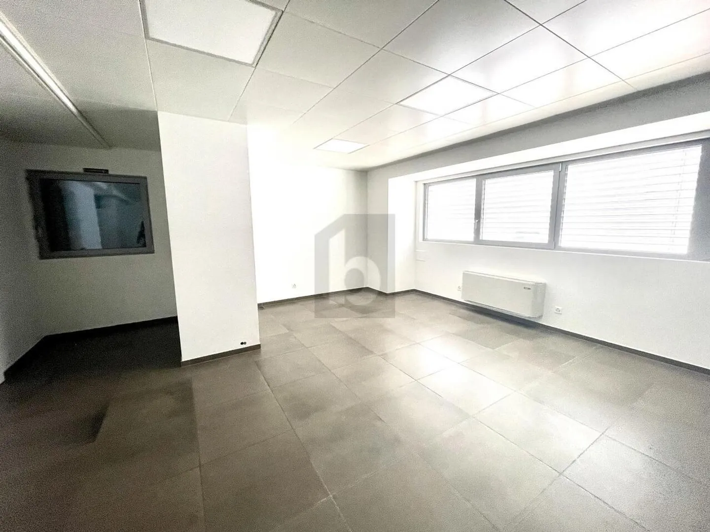 NOUVEAU BÂTIMENT ARTISANAL/COMMERCIAL - Photo 4 sur 6