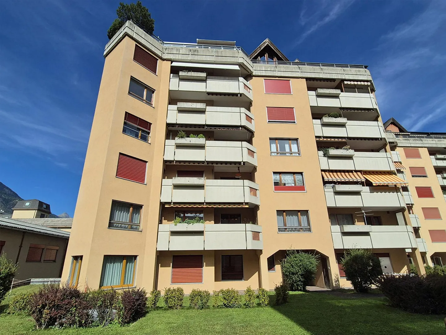 Posizione centrale: tranquilla e luminosa nel centro di Brig, molto vicino alla stazione - Foto 1 di 11