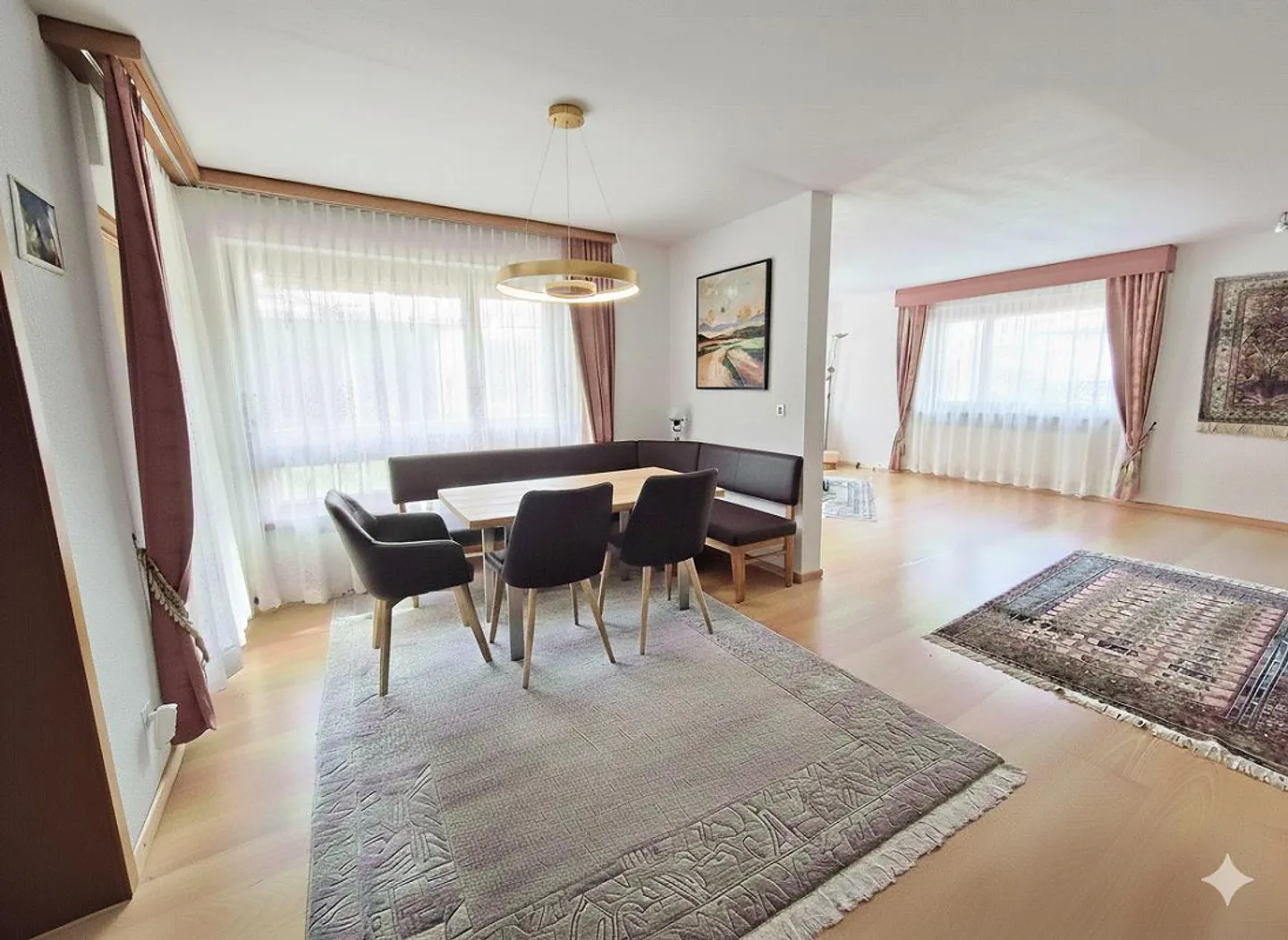 Posizione centrale: tranquilla e luminosa nel centro di Brig, molto vicino alla stazione - Foto 2 di 11