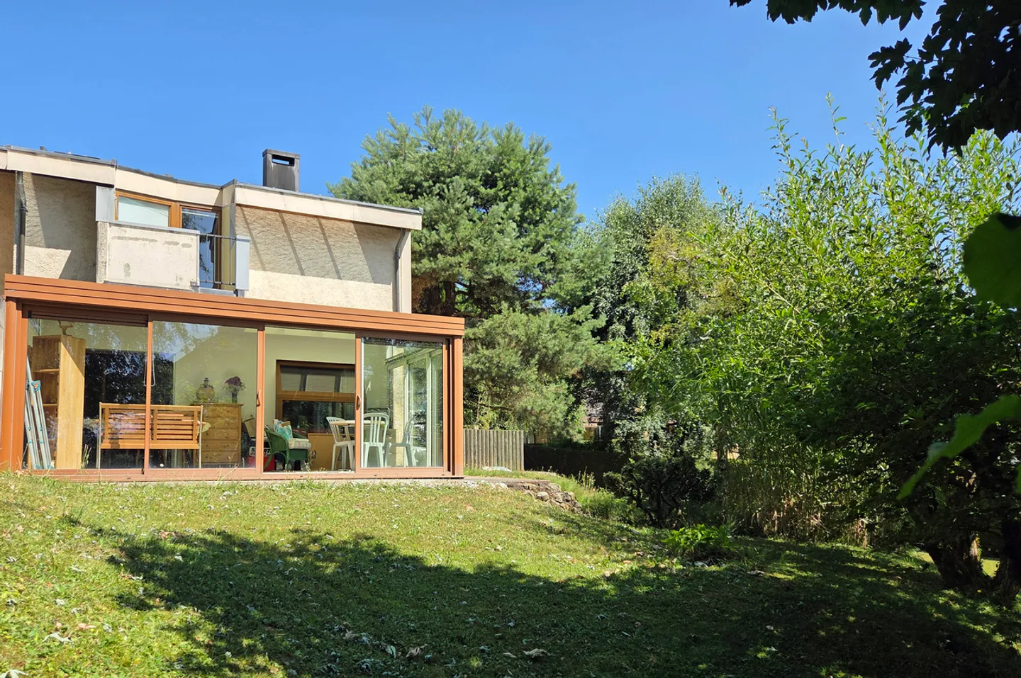 Charming terraced house with 5.5 rooms, large garden and terraces! - Photo 3 of 14