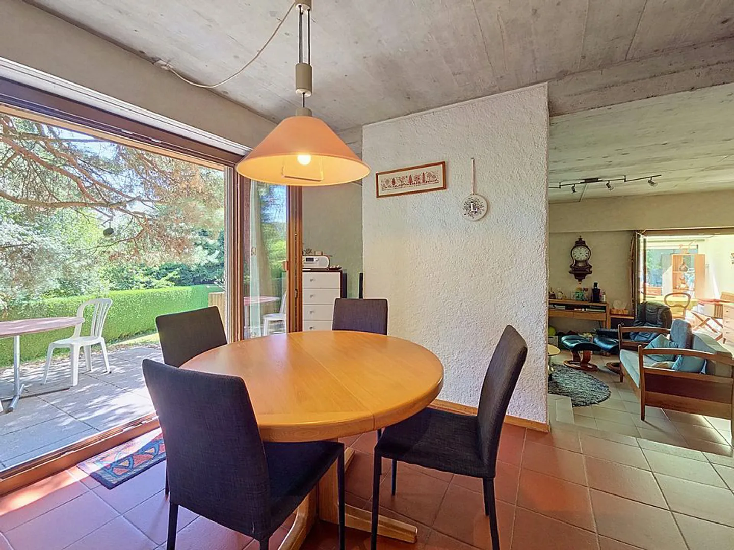 Charming terraced house with 5.5 rooms, large garden and terraces! - Photo 4 of 14