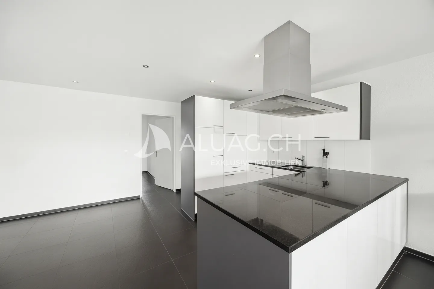 BRIGHT 4.5 ROOM APARTMENT WITH WINTER GARDEN - Photo 4 of 12