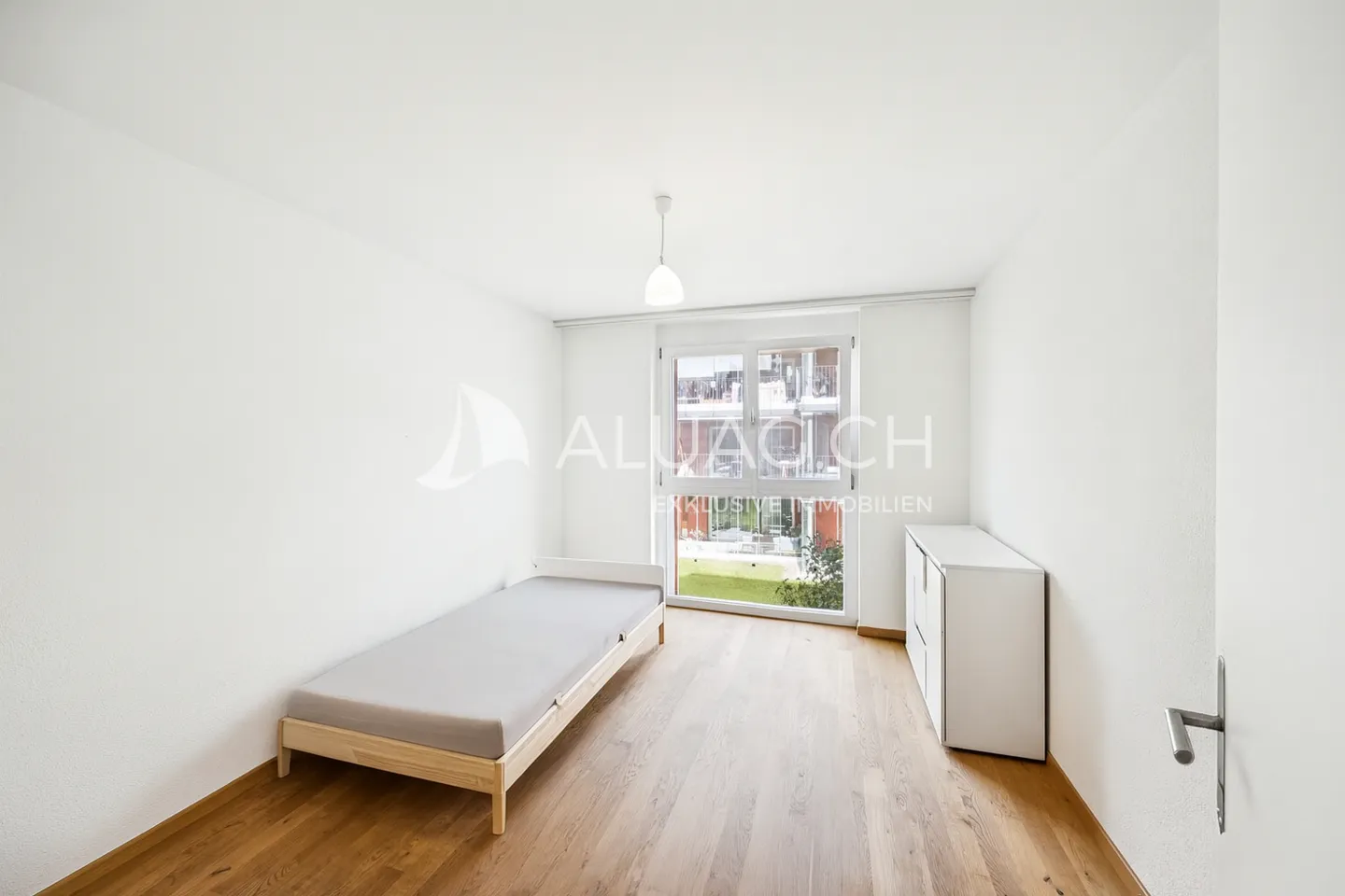 BRIGHT 4.5 ROOM APARTMENT WITH WINTER GARDEN - Photo 7 of 12