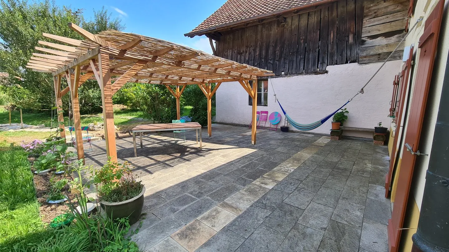 Casa spaziosa con giardino, garage, fienile - Foto 10 di 47