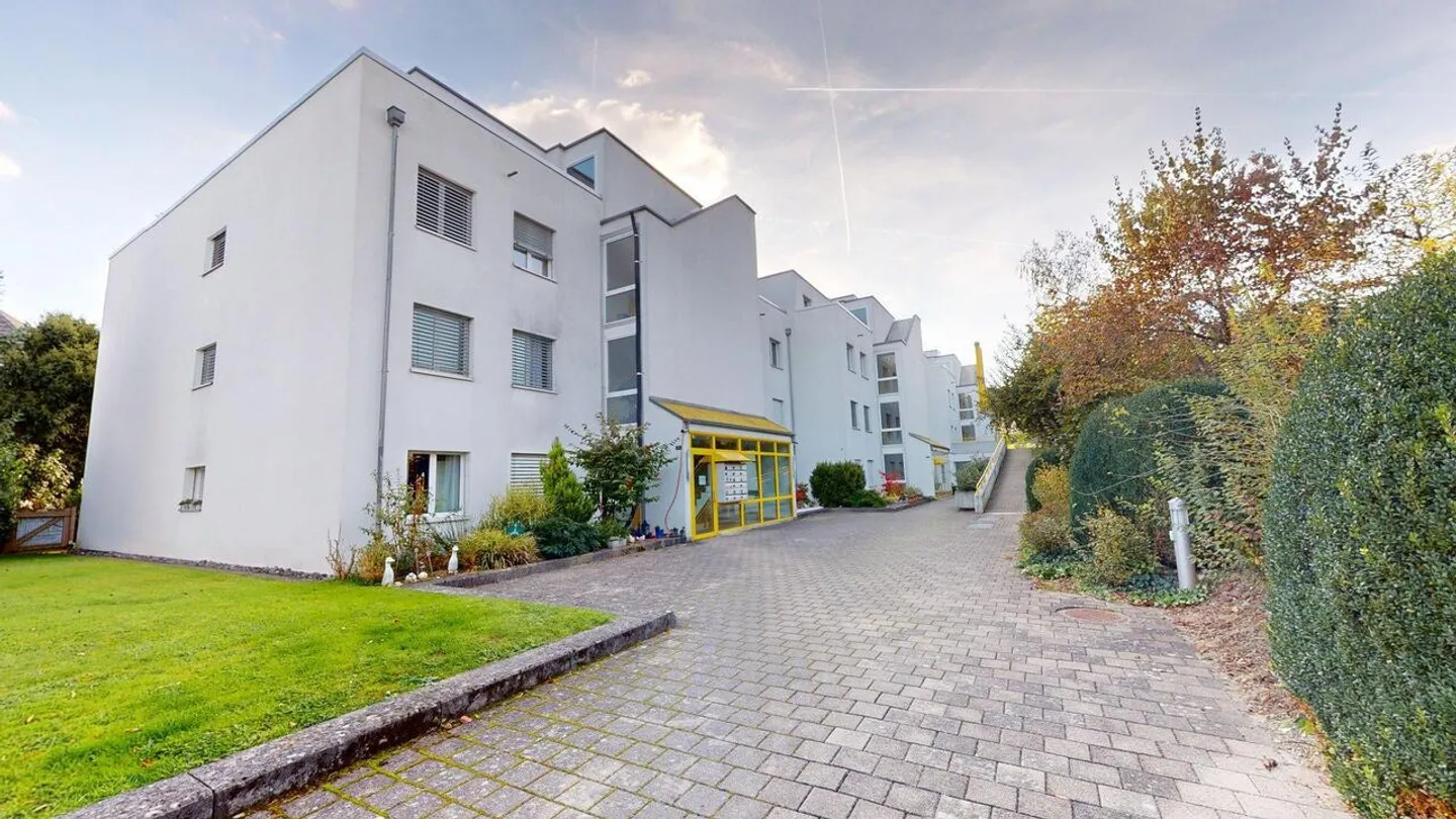 Charming Ground Floor Apartment - Photo 1 of 13