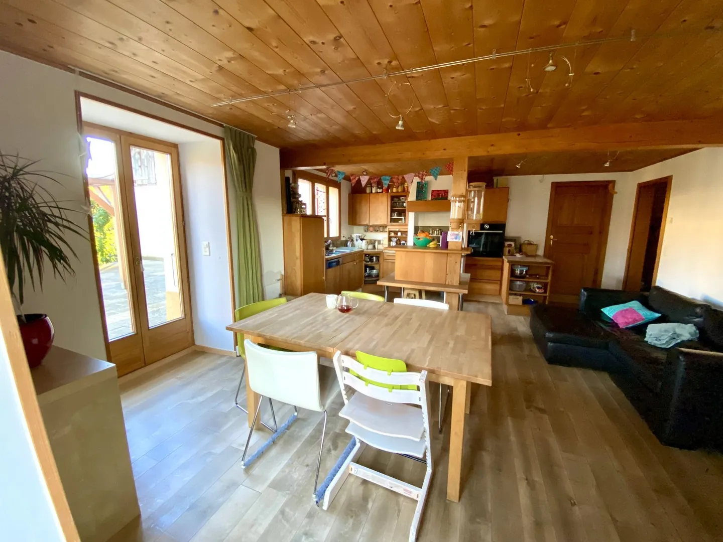Casa spaziosa con giardino, garage, fienile - Foto 18 di 47