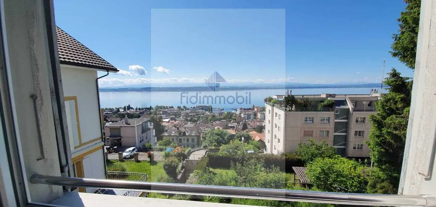 Spacious 5.5-room apartment with balcony and large garage - Photo 1 of 12