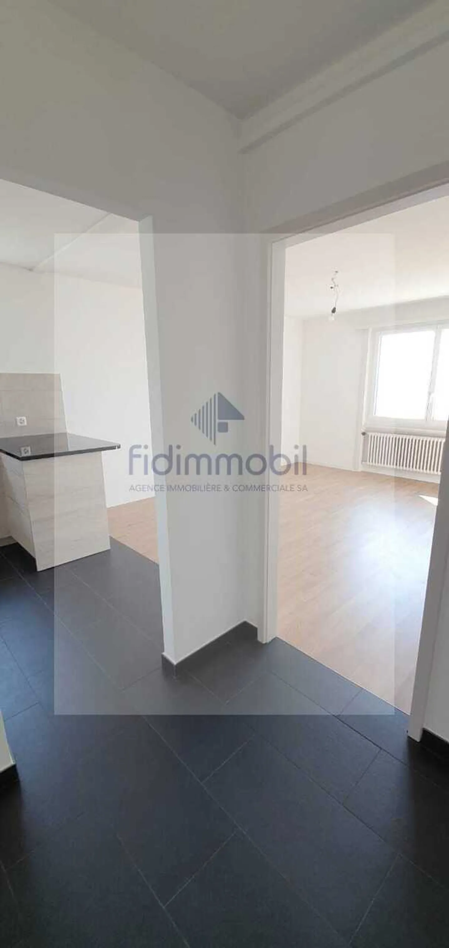 Spacious 5.5-room apartment with balcony and large garage - Photo 7 of 12