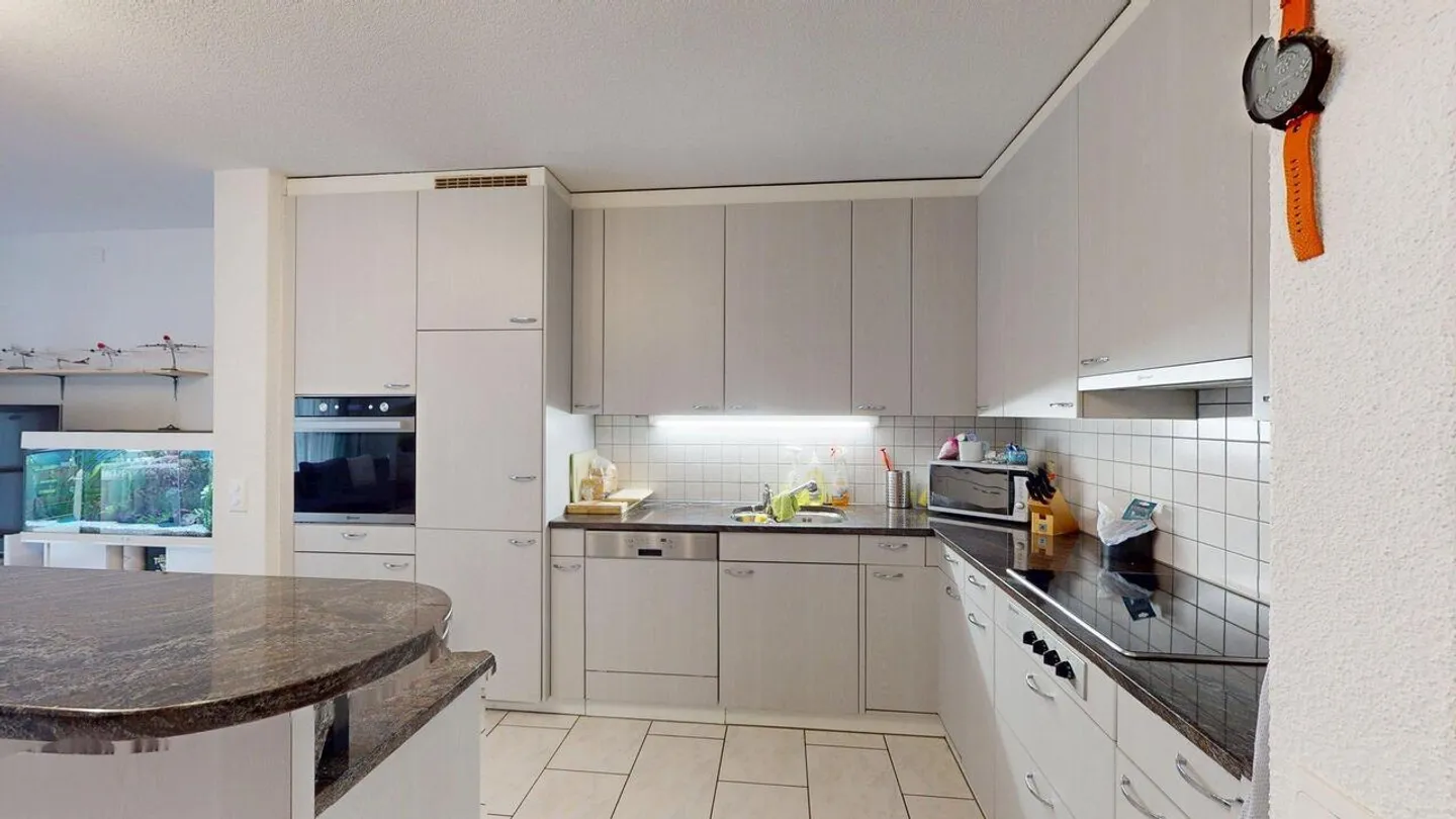 Charming Ground Floor Apartment - Photo 6 of 13