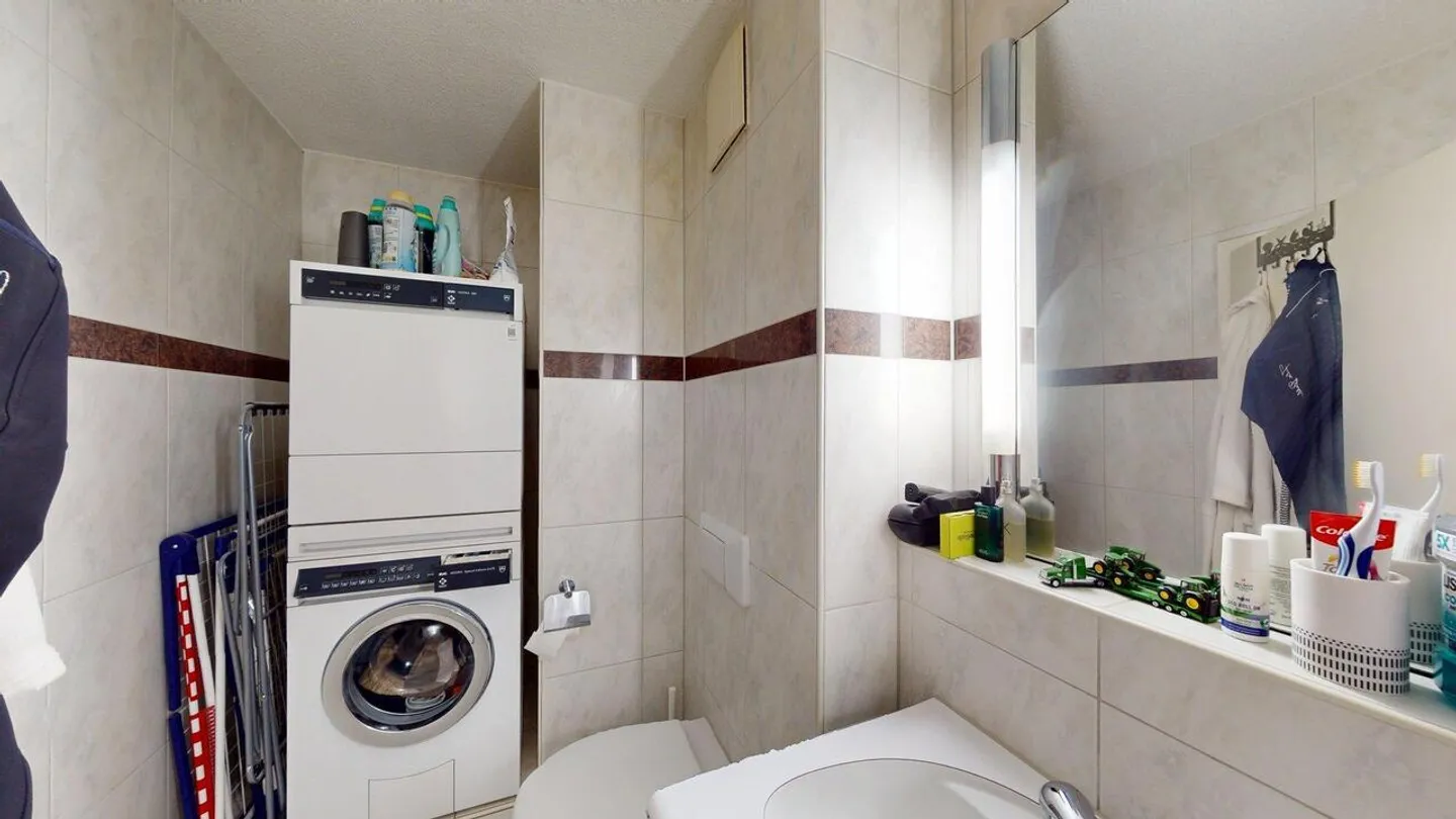 Charming Ground Floor Apartment - Photo 9 of 13