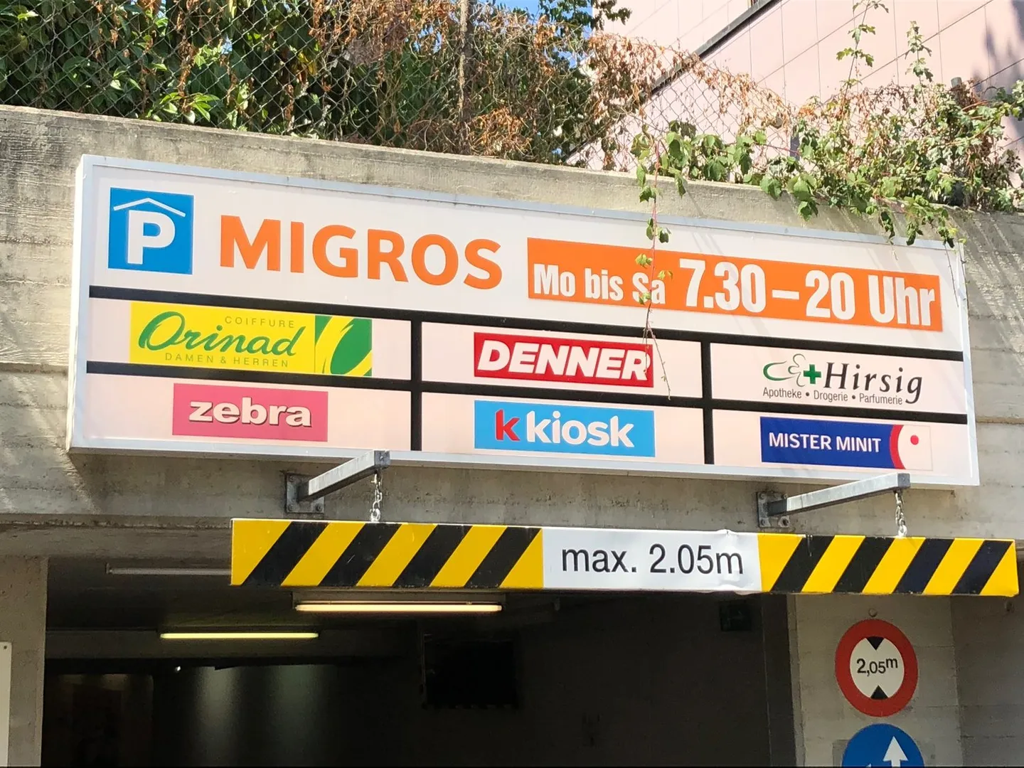 Spazi pubblicitari attraenti in un parcheggio sotterraneo pubblico molto frequentato - Foto 2 di 6