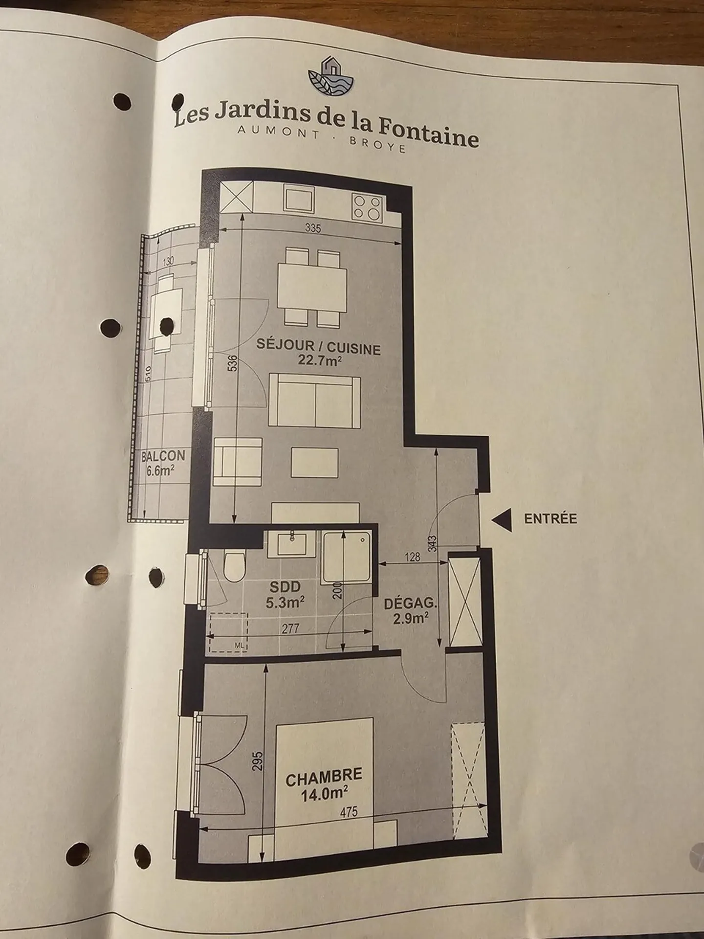Modern Apartment with Balcony - Photo 4 of 5