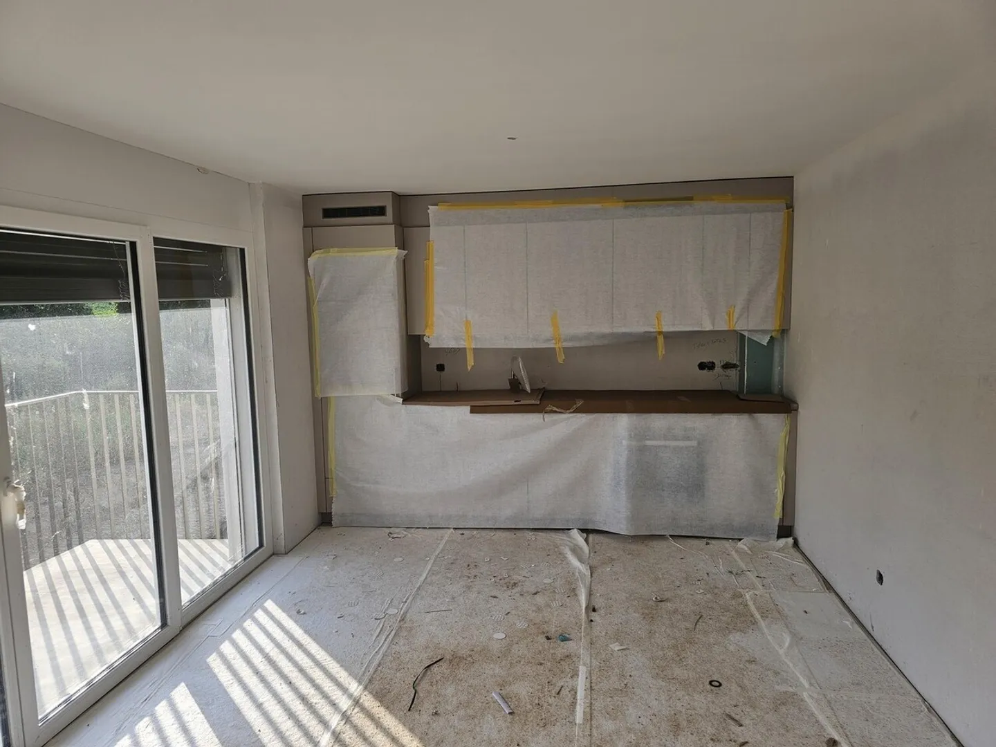Modern Apartment with Balcony - Photo 5 of 5