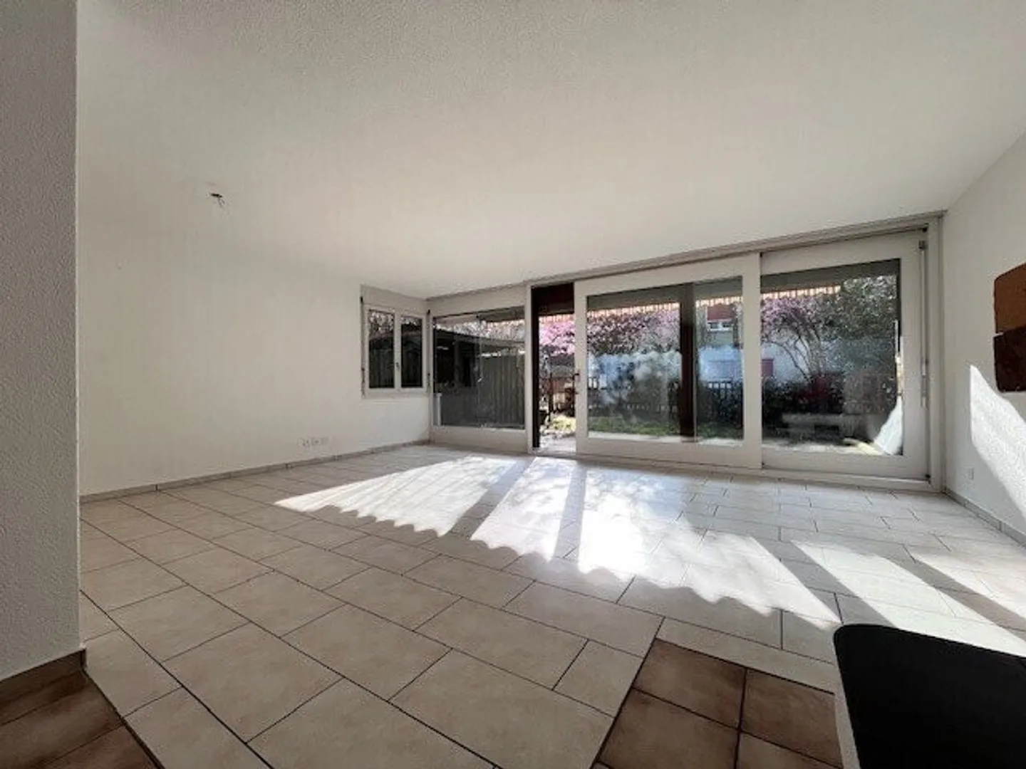 Cozy Single Apartment for Rent - Photo 2 of 6