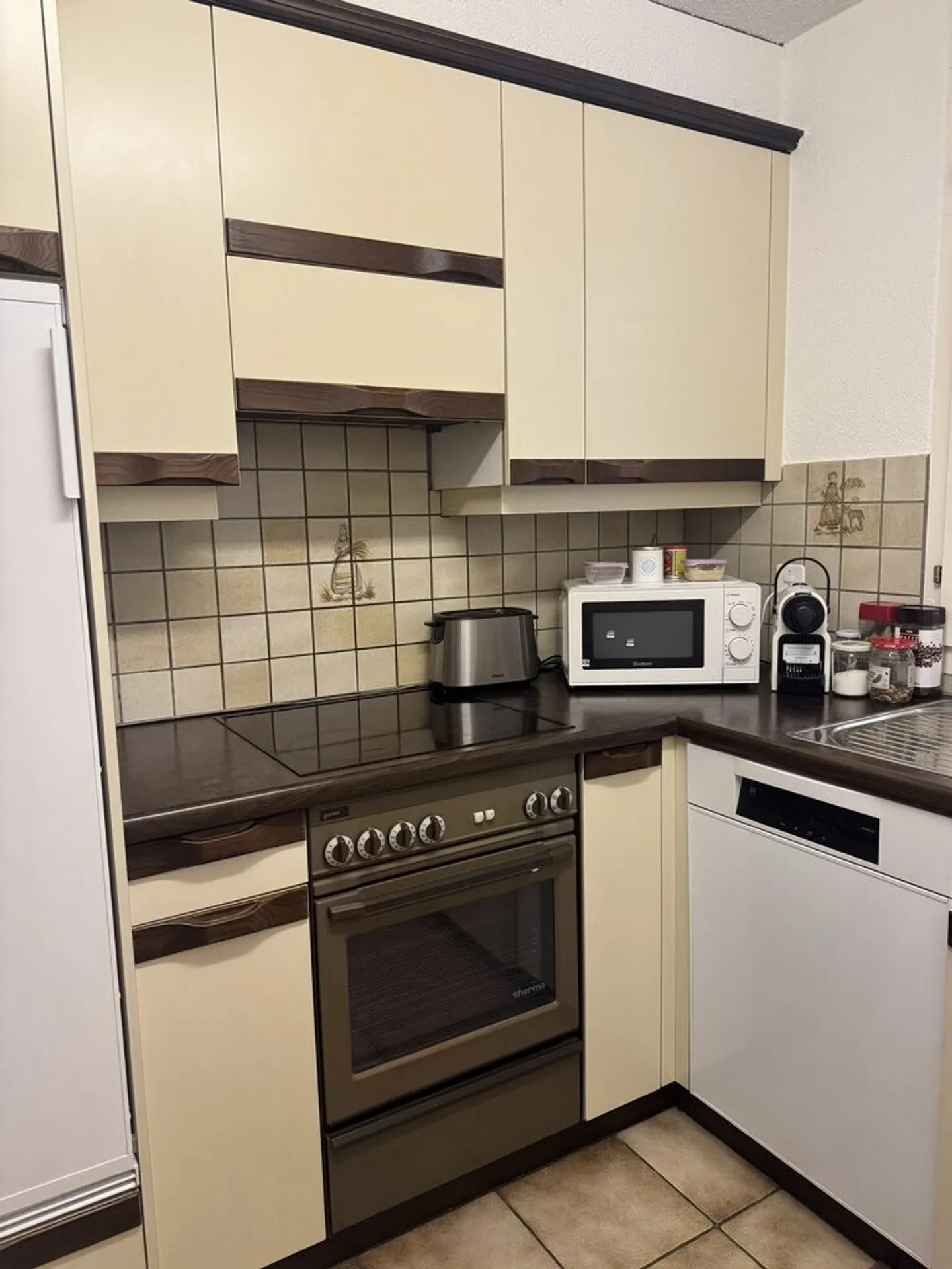 Cozy Single Apartment for Rent - Photo 3 of 6