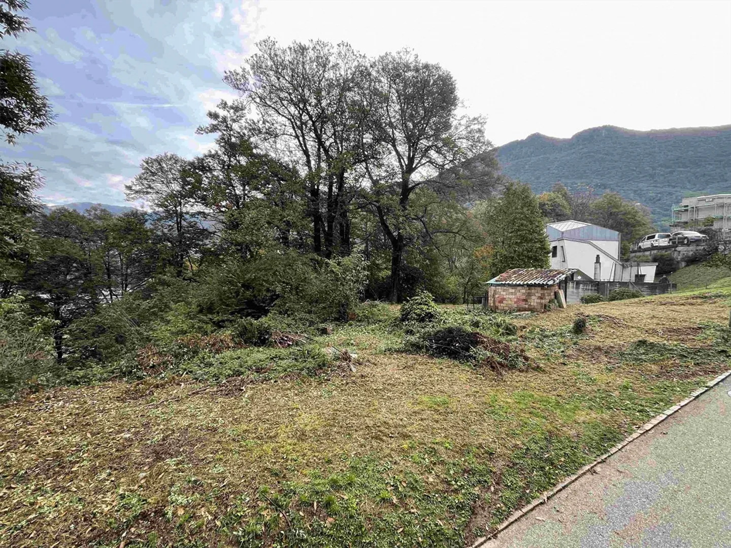 BEAUTIFUL LAND WITH APPROVED BUILDING PERMIT FOR A 5.5 HOUSE - Photo 4 of 9